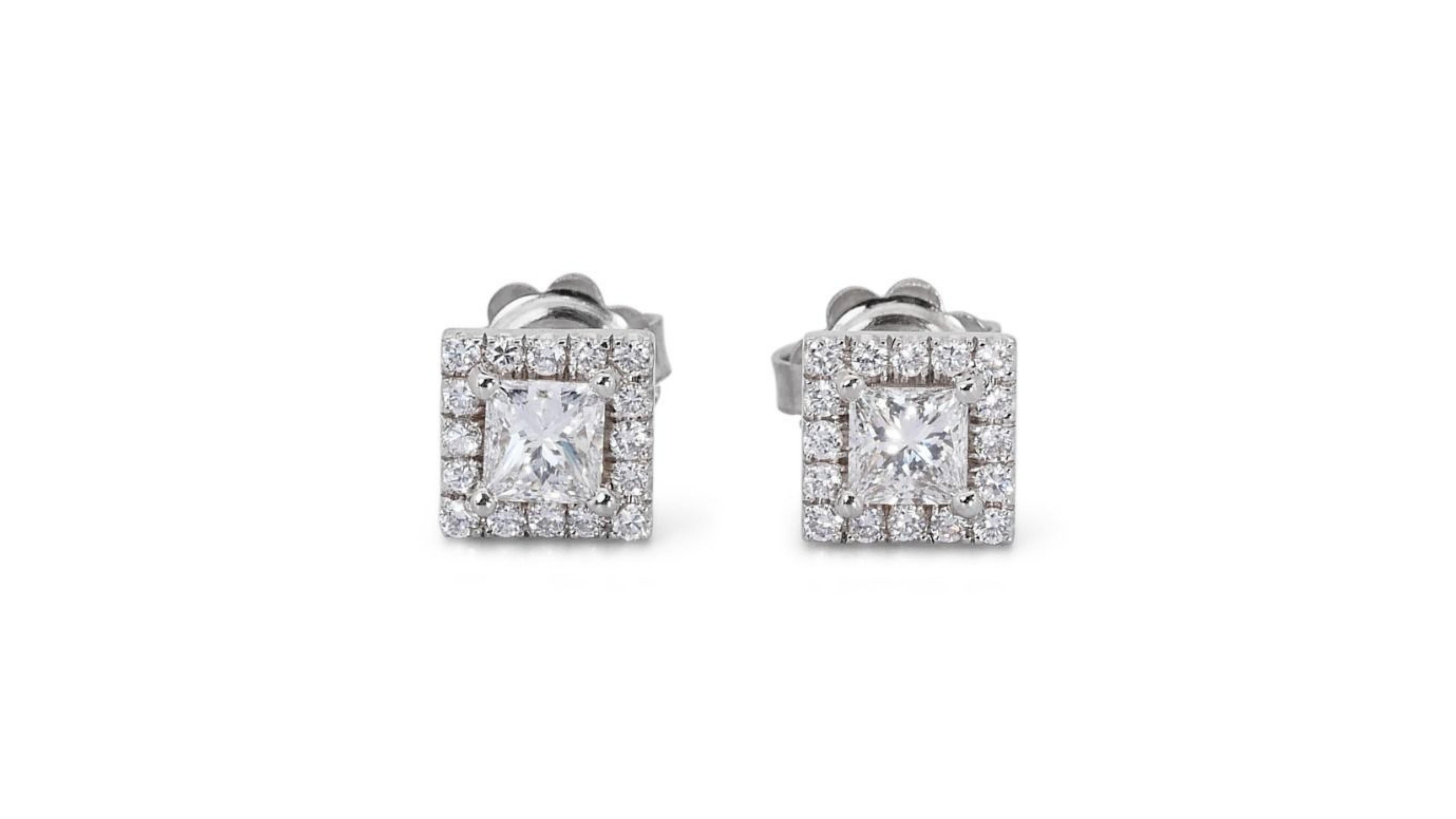 Dazzling 18k White Gold .67ct Princess Cut Stud Diamond Earrings 3