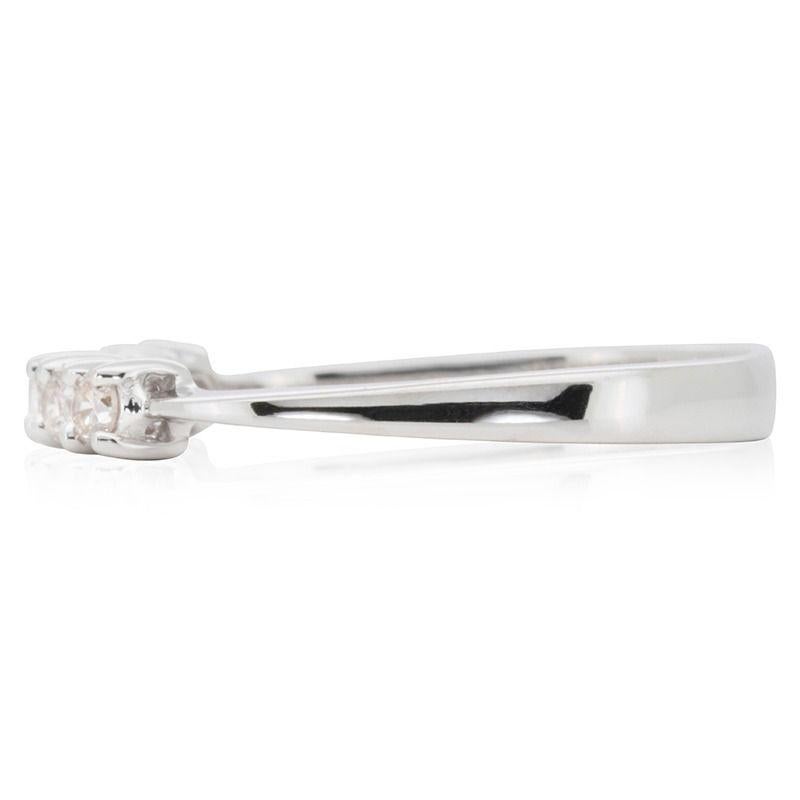 Women's Dazzling 18k White Gold Band Ring with 0.17 ct Natural Diamonds For Sale