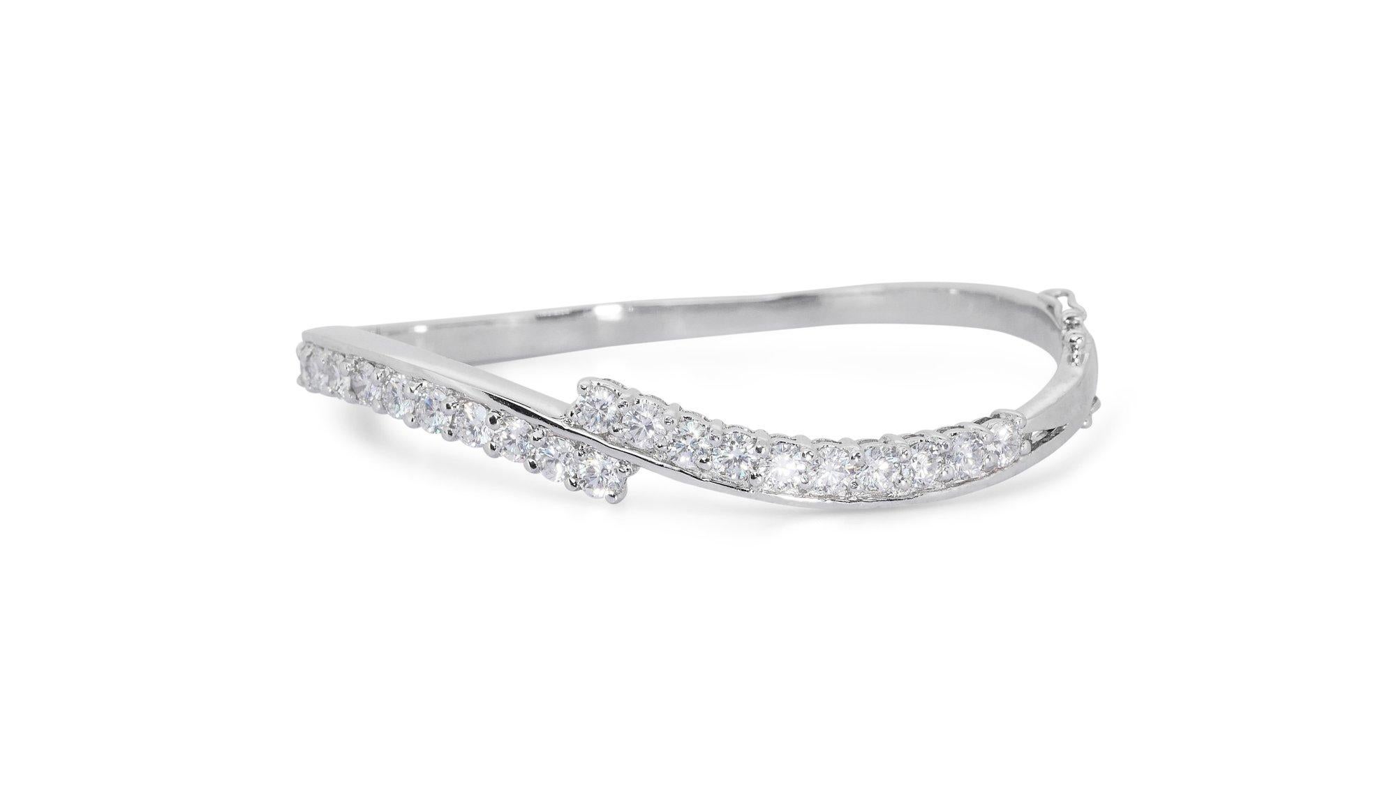 Women's Dazzling 18k White Gold Bangle w/ 2.8 Carat Natural Diamonds IGI Certificate For Sale