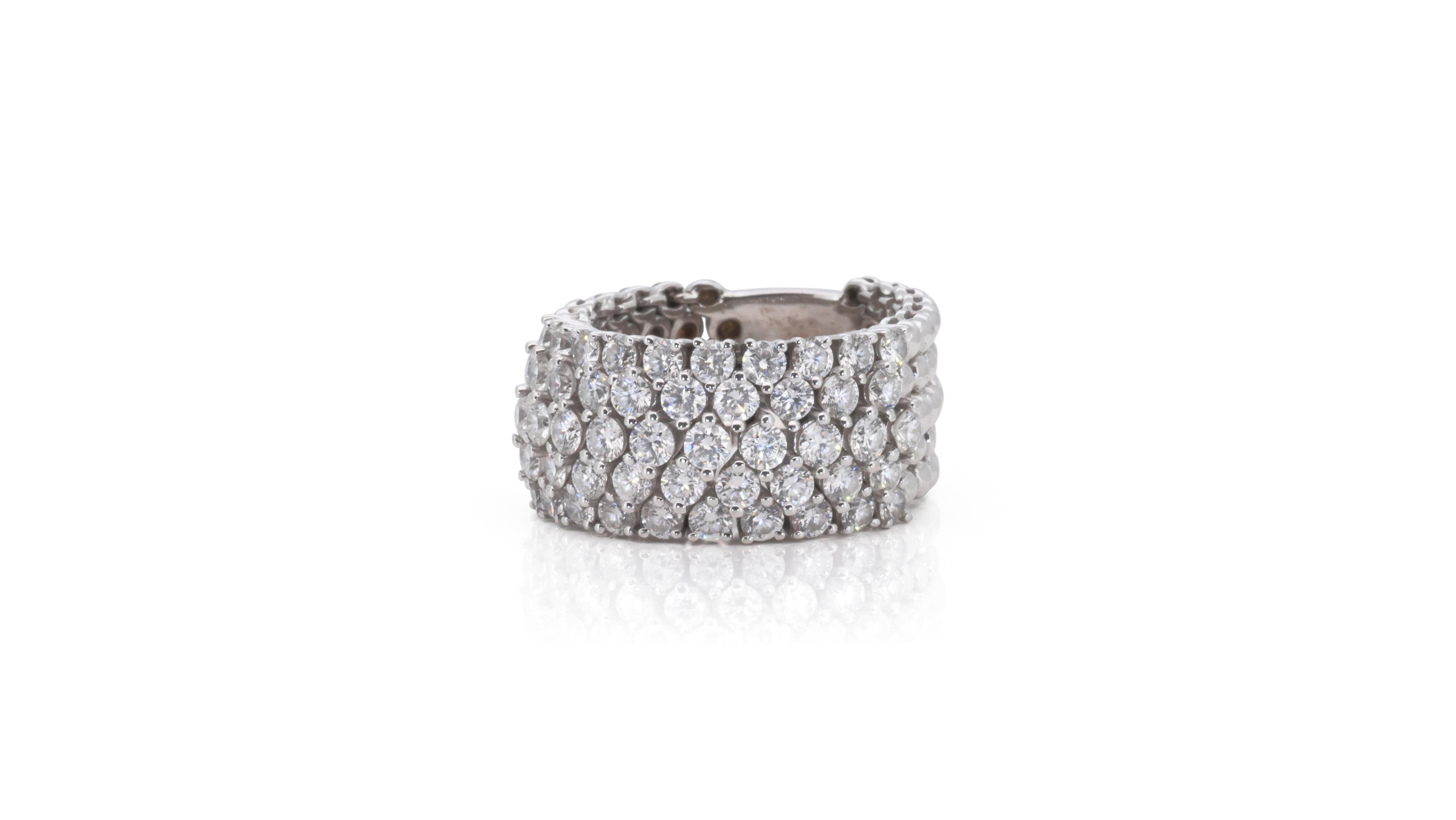 A gorgeous dome ring with a dazzling 0.4 carat round brilliant natural diamonds. It has 1.2 carat of side diamonds which add more to its elegance. The jewelry is made of 18k white gold with a high quality polish. It comes with a fancy jewelry