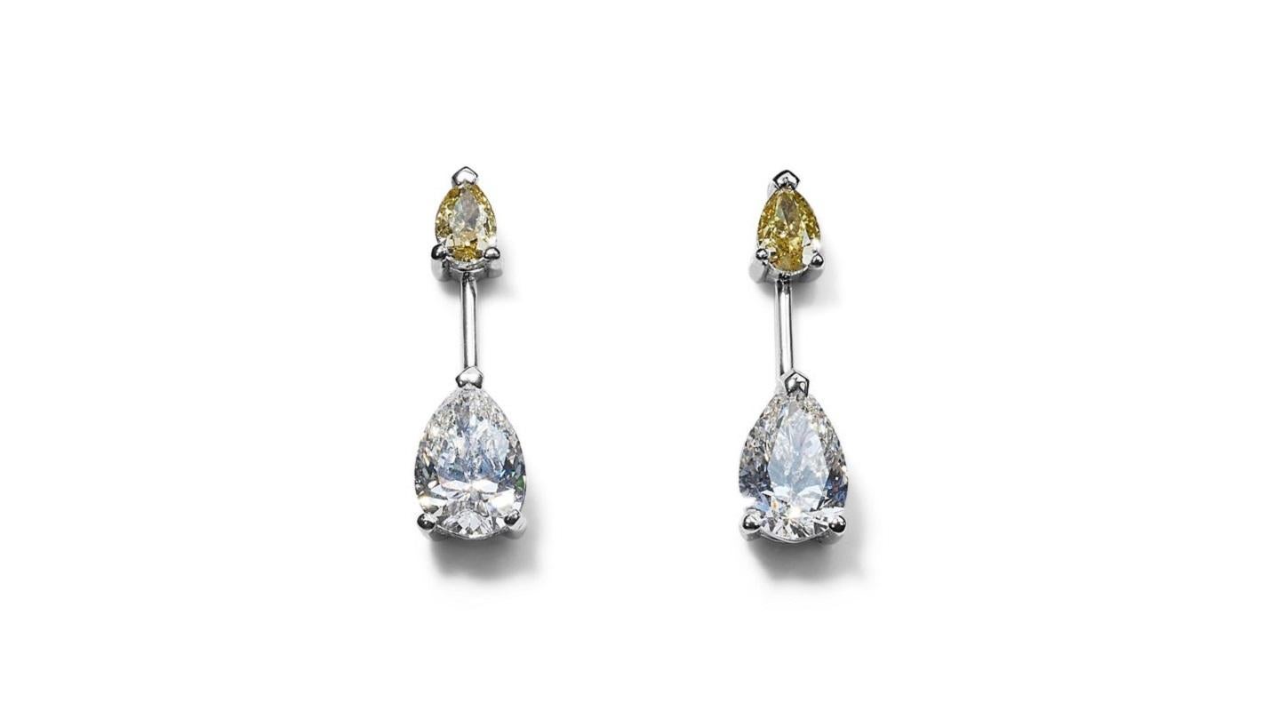 Stunning and one of a kind earrings made from 18k white gold with 2.59 total carat of pear shaped diamonds canary and white pears.
This earring comes with an AIG report and a fancy box.


-2 diamond main stone of 1.01 ct. each, total: 2.02 ct.
Cut: