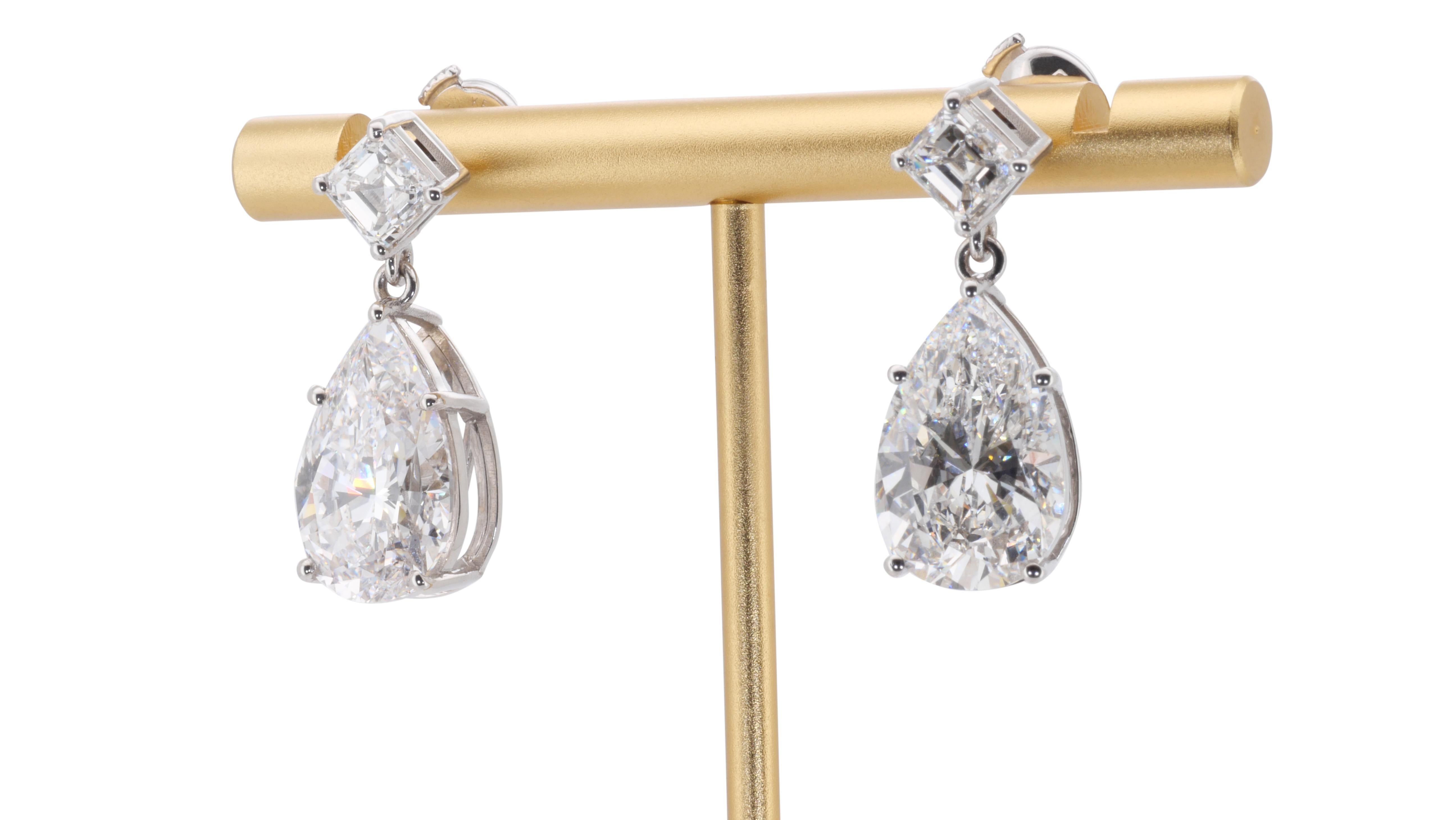 Dazzling 18k White Gold Earrings w/ 14.19 Carat Natural Diamonds GIA Certificate For Sale 1