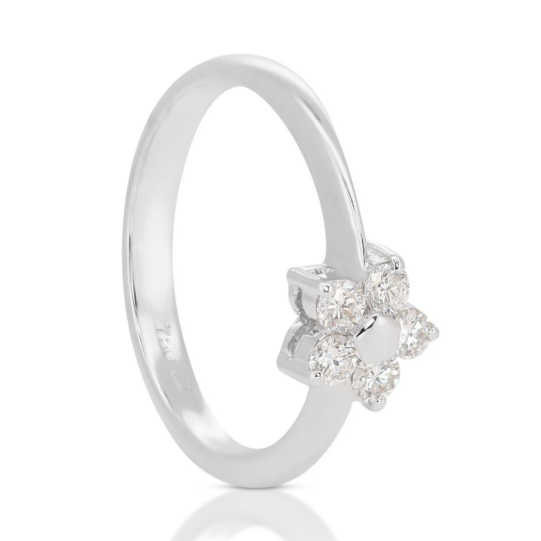 Women's Dazzling 18k White Gold Flower Ring with 0.175ct Natural Diamonds For Sale