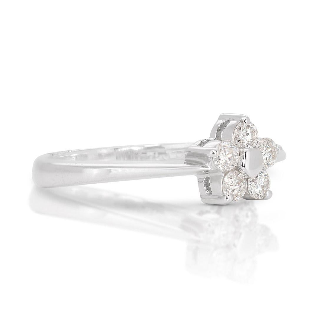 Dazzling 18k White Gold Flower Ring with 0.175ct Natural Diamonds For Sale 1