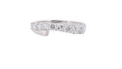 Deslumbrante media alianza de oro blanco de 18 quilates con diamantes naturales de 0,65 quilates