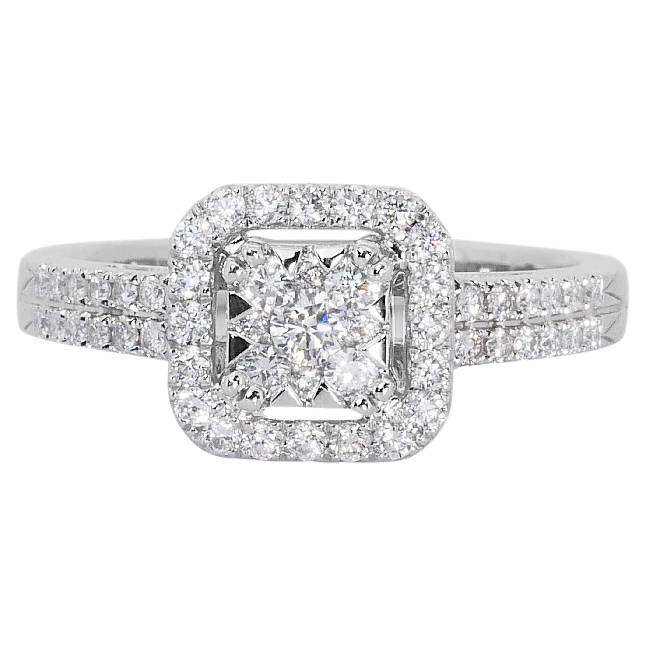 Dazzling 18K White gold Halo Ring w/ 1.0 ct total natural diamonds For Sale