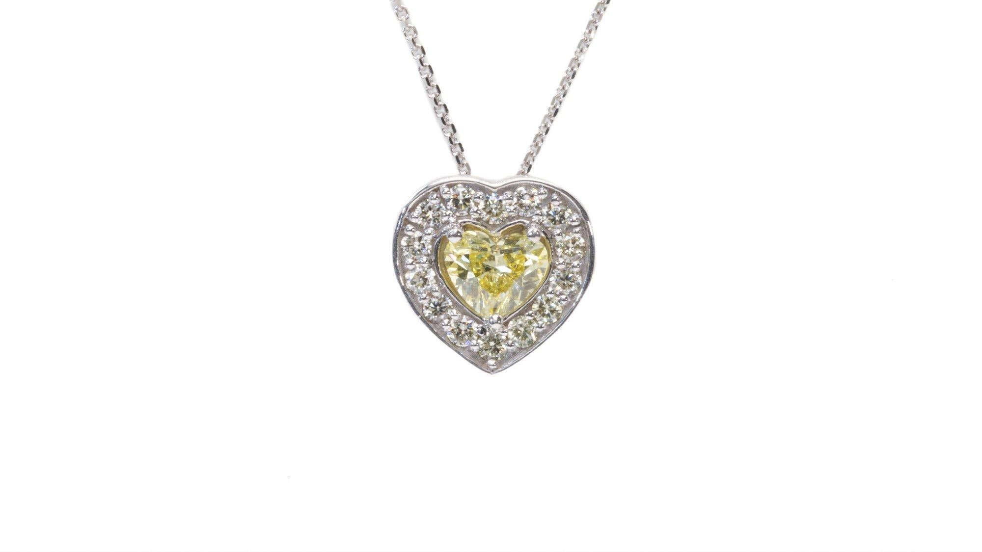Dazzling 18k White Gold Heart Necklace w/ 0.88 ct Natural Diamonds, GIA Cert In New Condition In רמת גן, IL