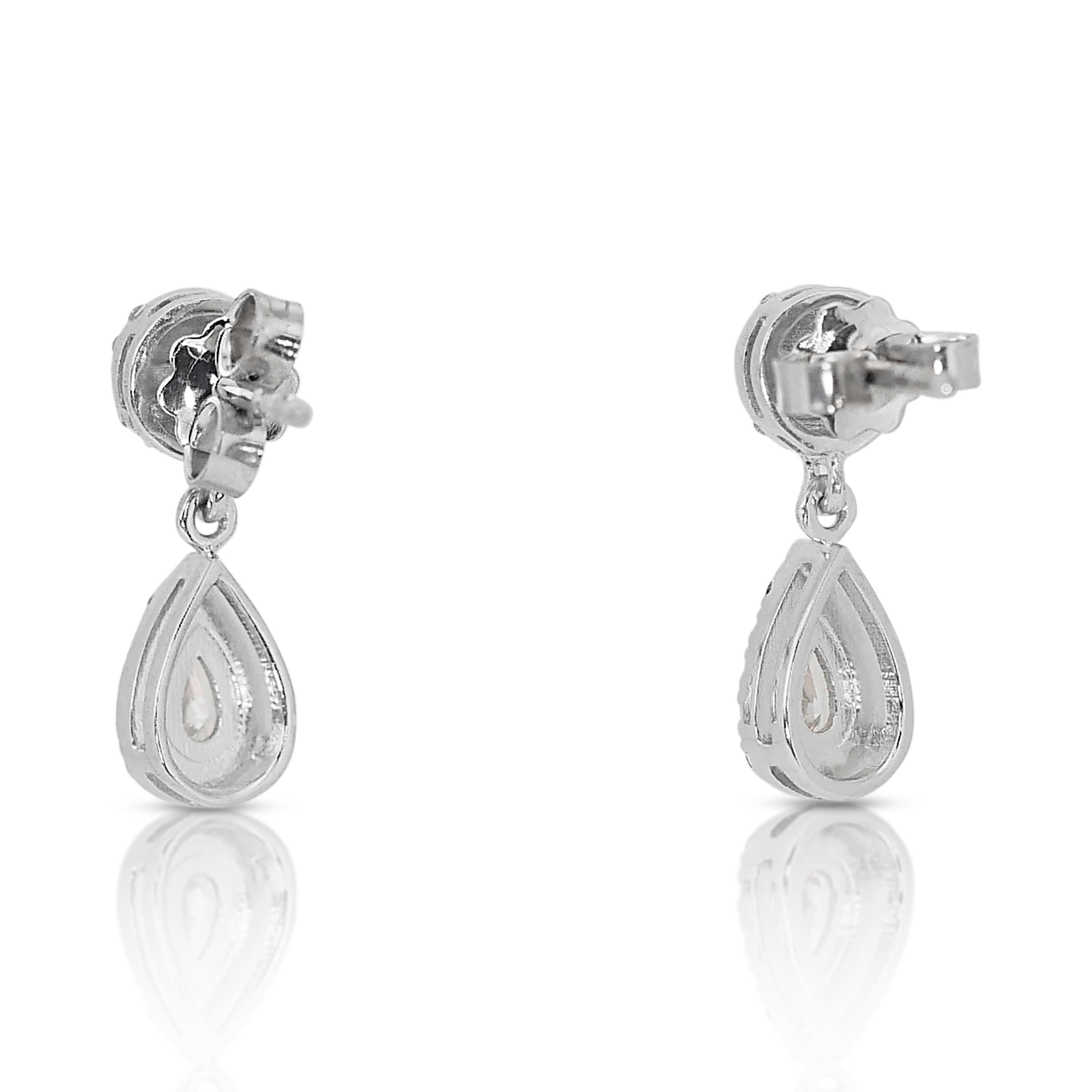 Dazzling 18k White Gold Natural Diamond Drop Earrings w/0.69 ct - IGI Certified In New Condition For Sale In רמת גן, IL
