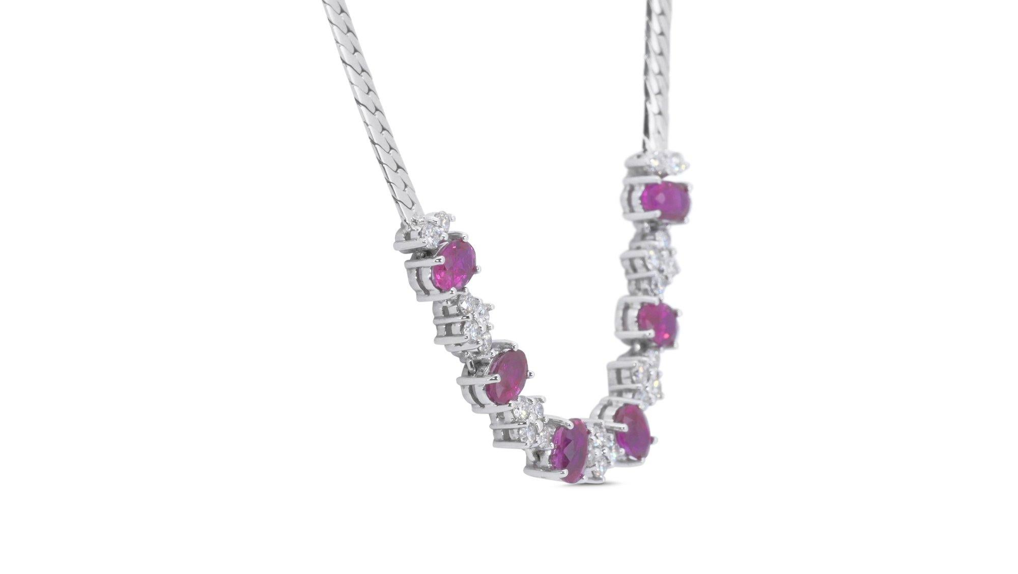 Dazzling 18k White Gold Necklace w/ 2.85ct Rubies and Natural Diamonds IGI Cert In New Condition In רמת גן, IL