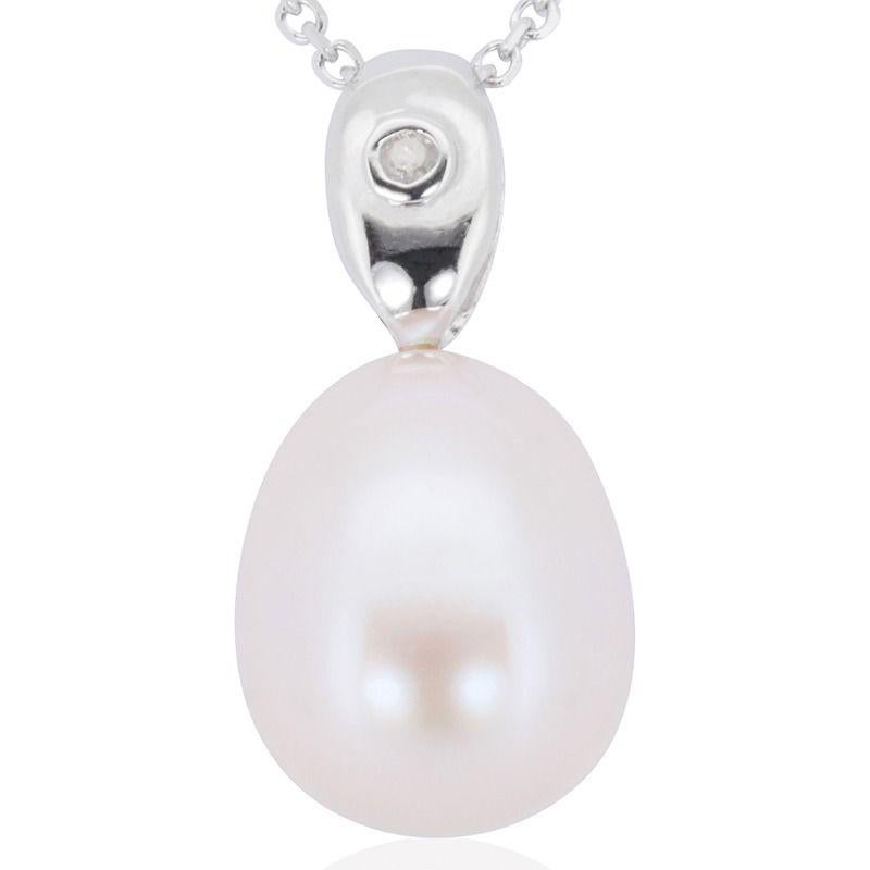 A beautiful necklace with a dazzling round natural pearl. It has 0.01 carat of side diamonds which add more to its elegance. The jewelry is made of 18k white gold with a high quality polish. It comes with a fancy jewelry box.

Main Stone:
1 pearl