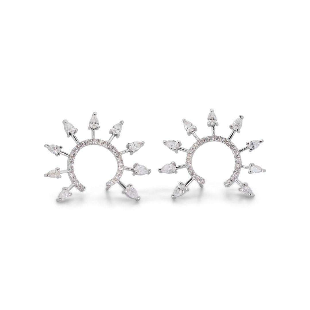 Deslumbrante par de pendientes puño de oro blanco de 18 quilates Corte redondo en venta