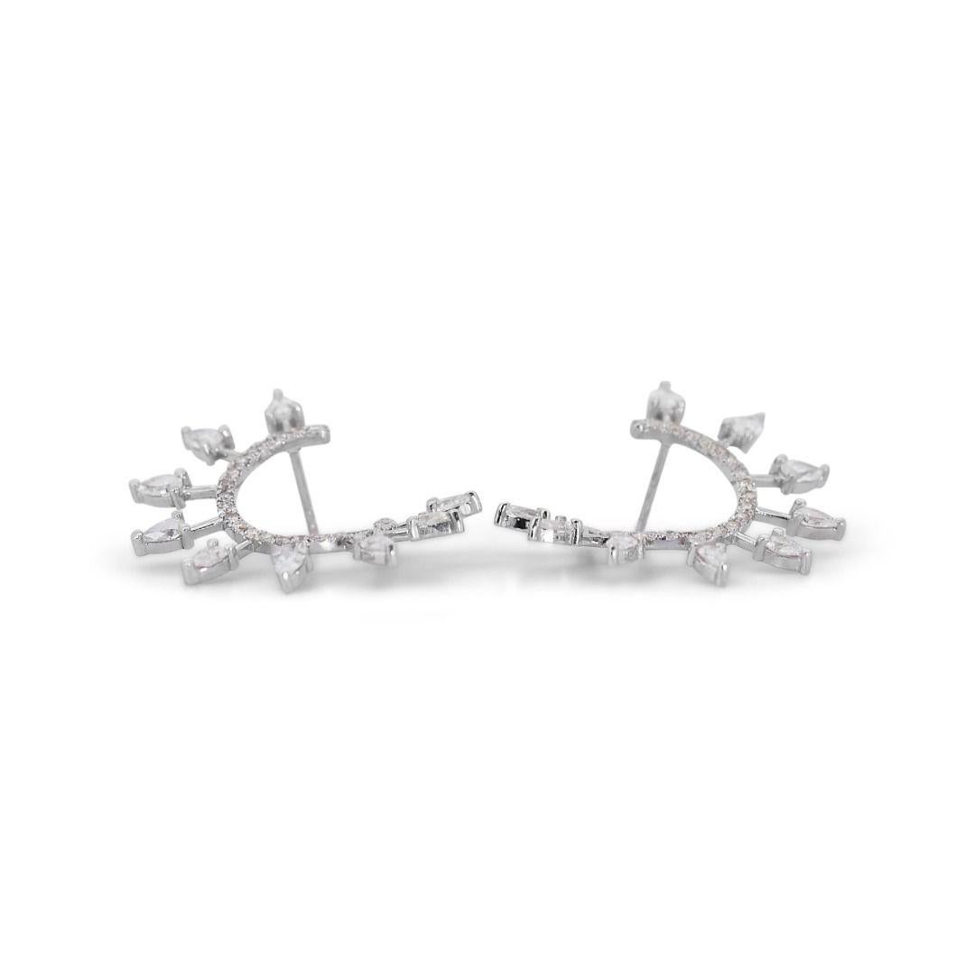 Deslumbrante par de pendientes puño de oro blanco de 18 quilates en Nuevo estado para la venta en רמת גן, IL