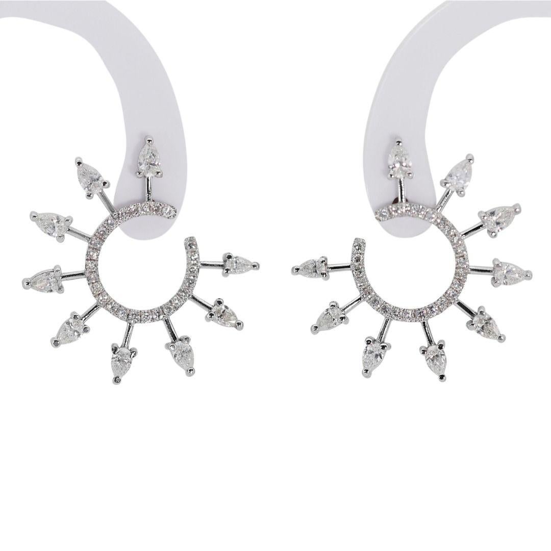 Deslumbrante par de pendientes puño de oro blanco de 18 quilates en venta 2