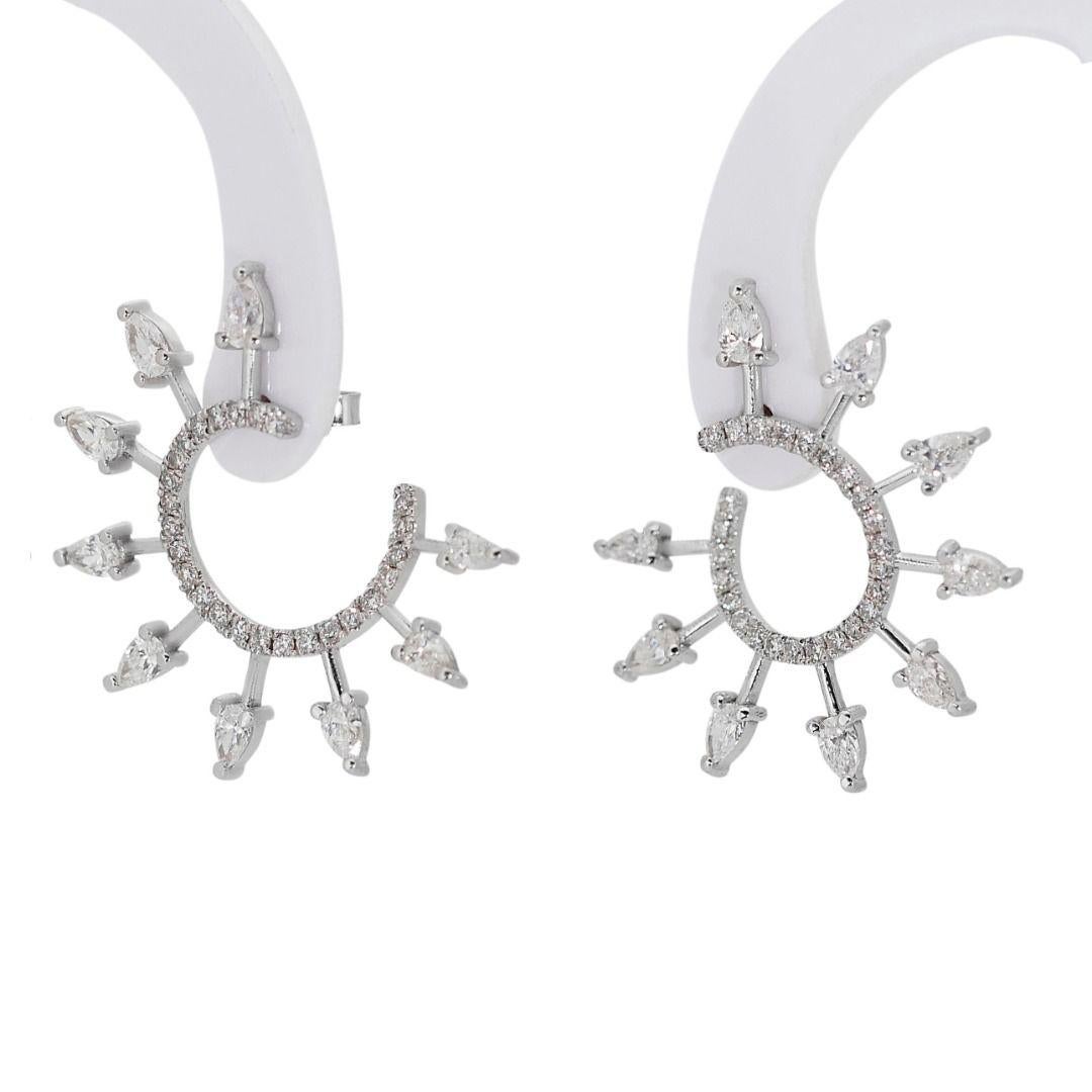 Deslumbrante par de pendientes puño de oro blanco de 18 quilates en venta 3