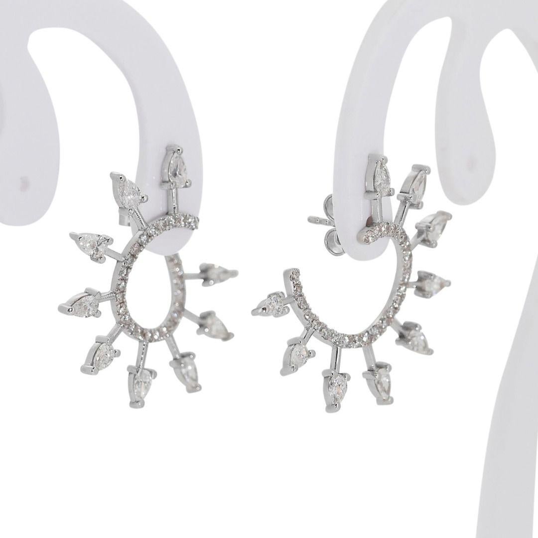 Deslumbrante par de pendientes puño de oro blanco de 18 quilates en venta 4