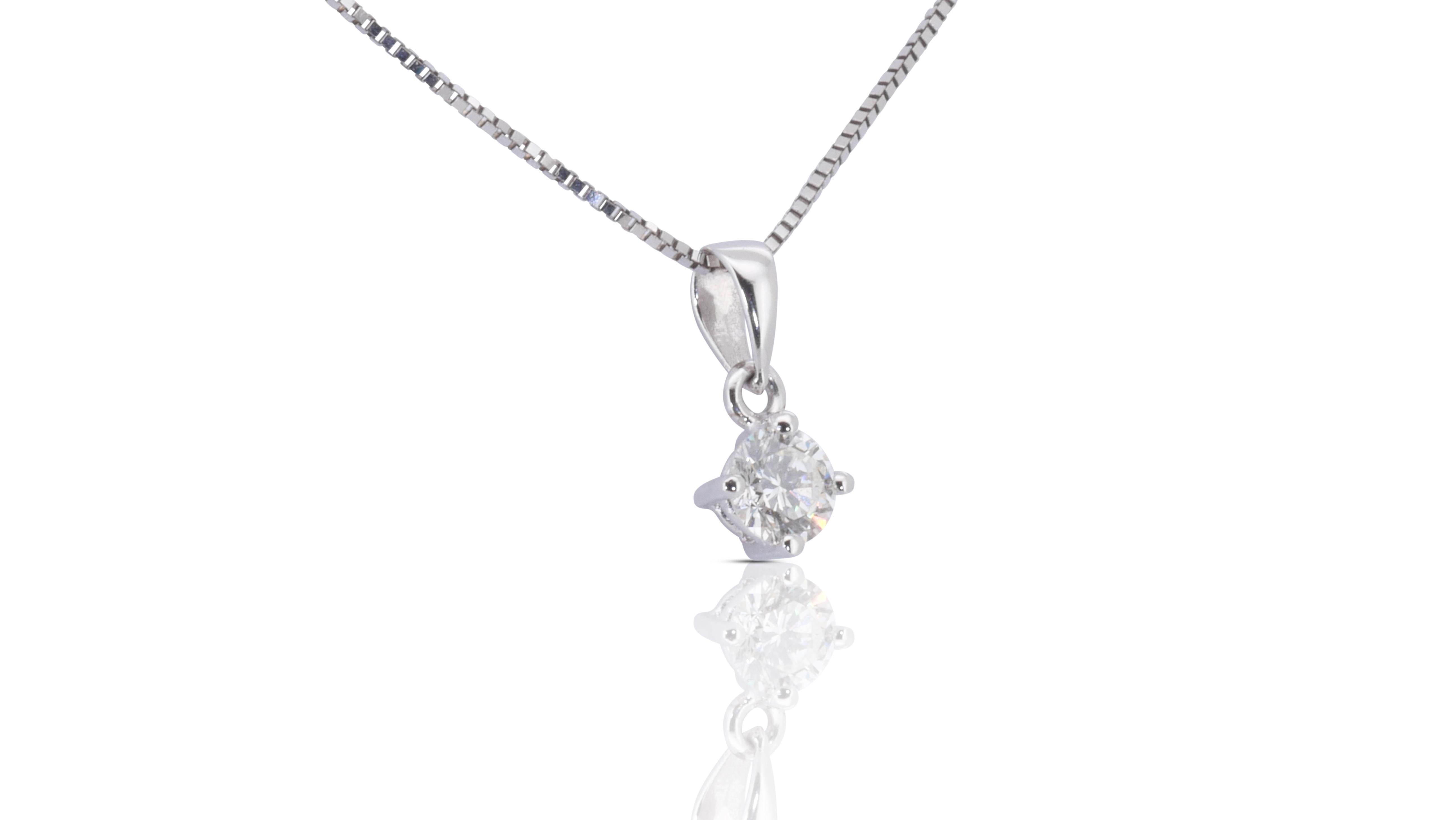 Women's Dazzling 18k White Gold Pendant W/ 0.19 Carat Natural Diamonds For Sale