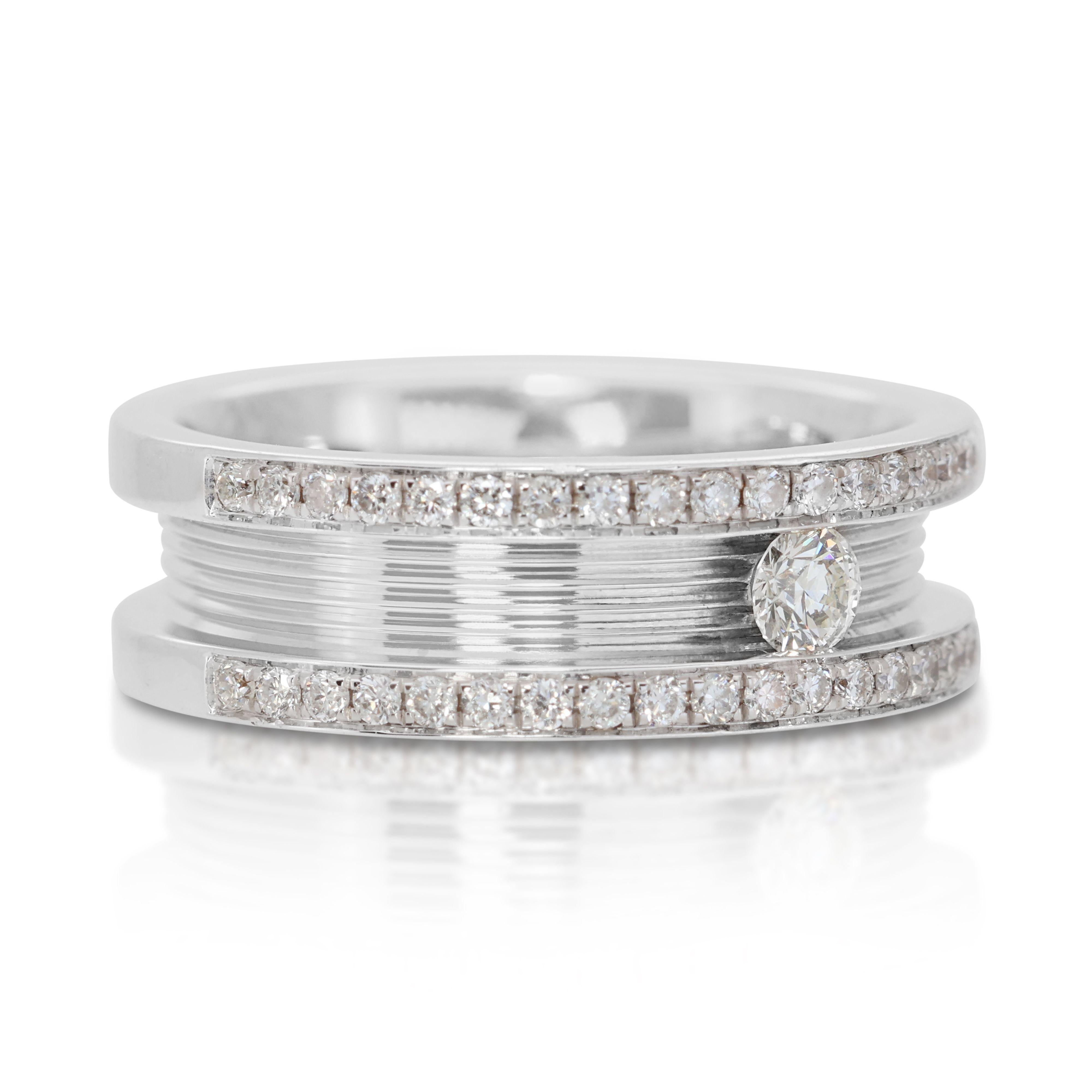 Schillernder Ring aus 18 Karat Weißgold mit 0,55 Karat natürlichen Diamanten im Zustand „Neu“ im Angebot in רמת גן, IL
