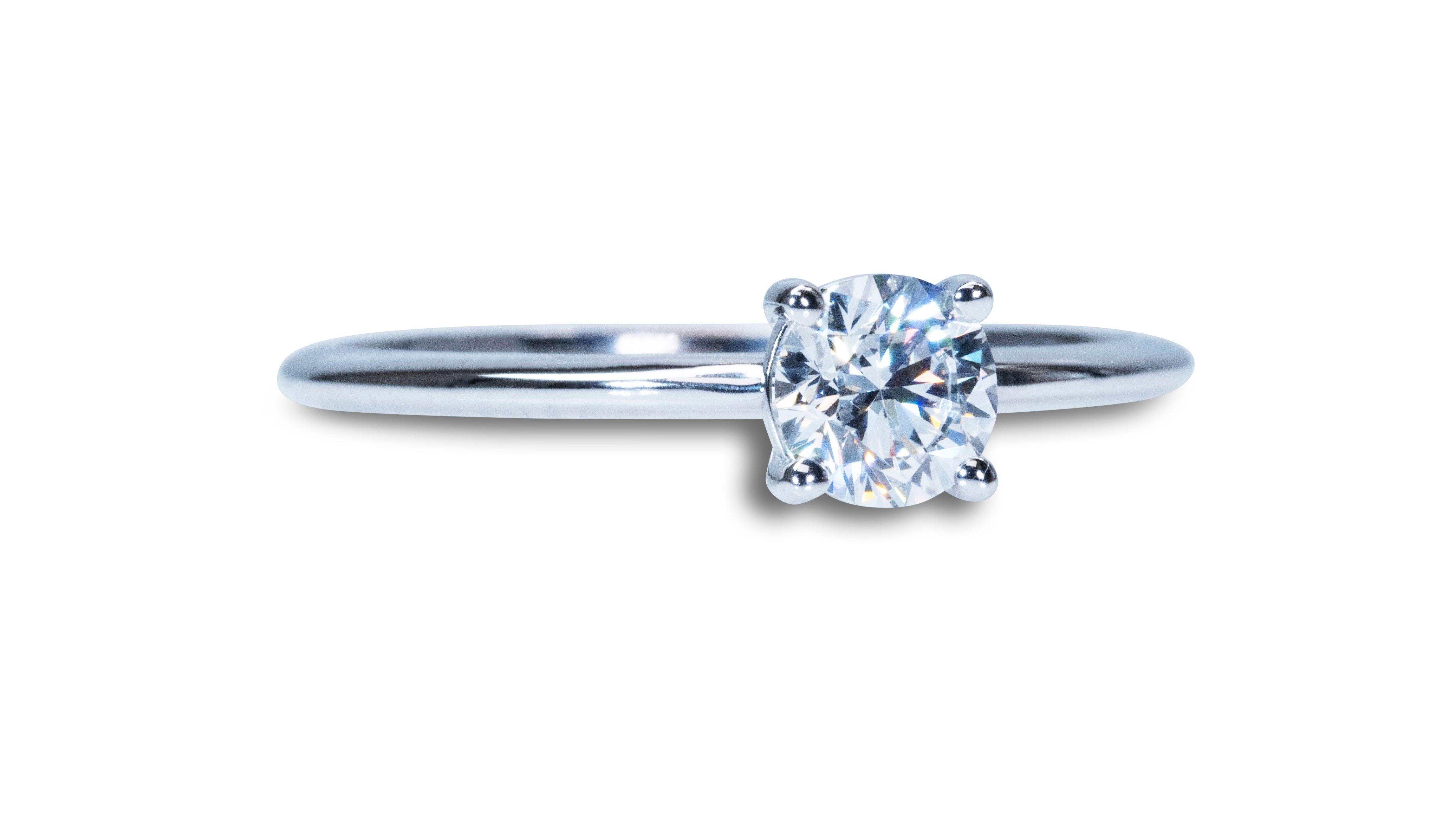 Dazzling 18k White Gold Solitaire Ring w/ 1ct Natural Diamonds GIA Certificate In New Condition For Sale In רמת גן, IL
