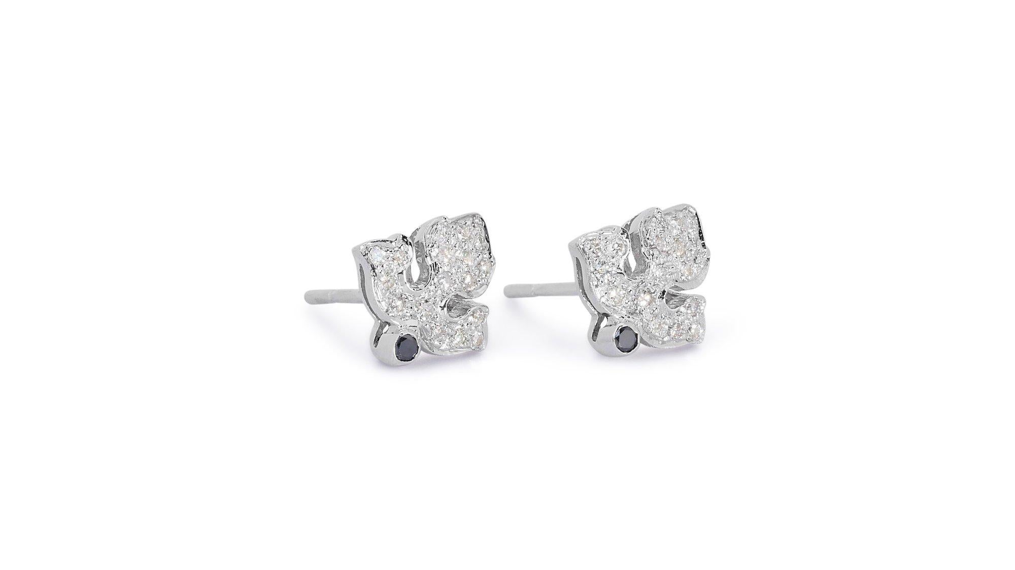 Dazzling 18k White Gold Stud Earrings W/ 0.88 Ct Natural Diamonds Aig Cert In New Condition For Sale In רמת גן, IL