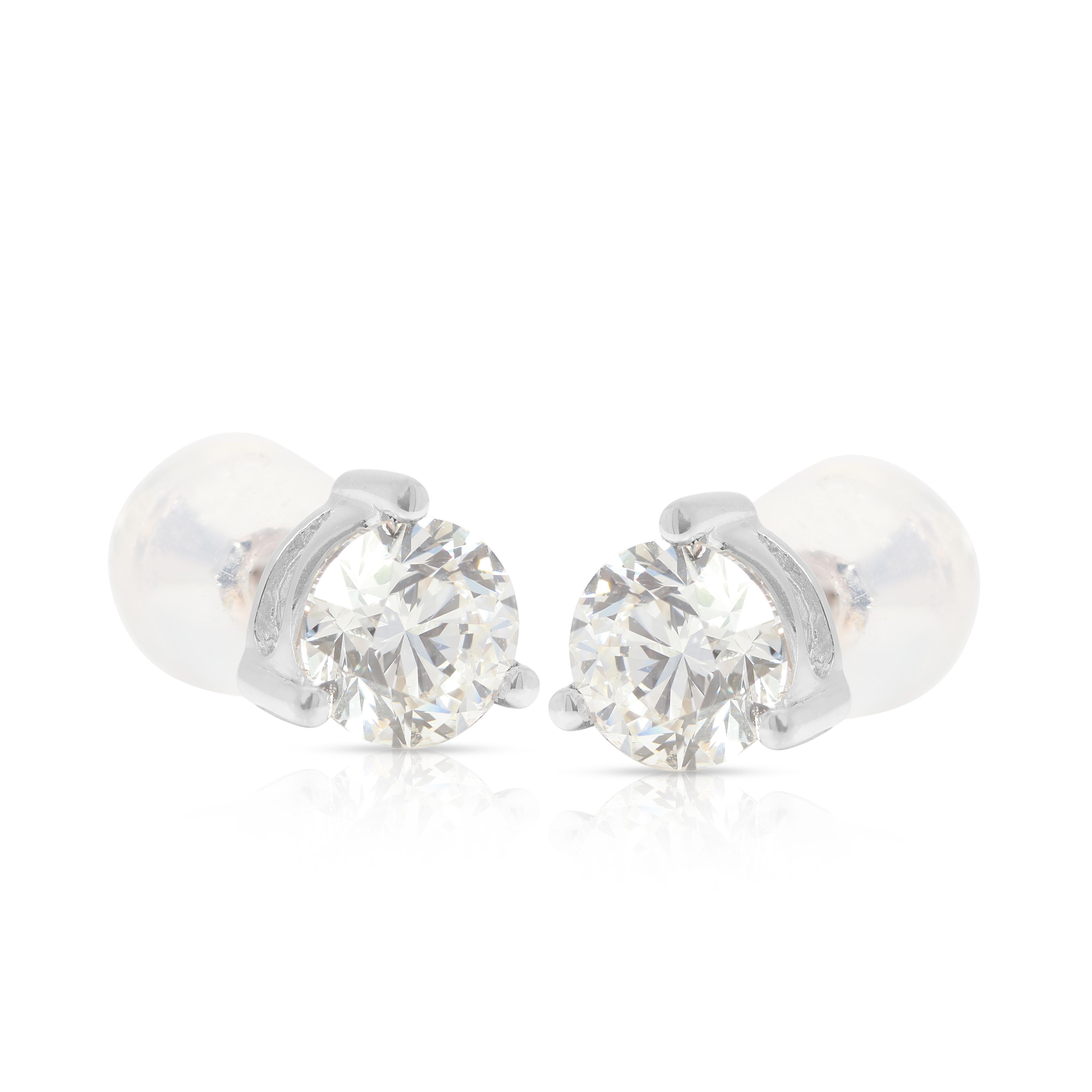 Dazzling 0.80ct Round Brilliant Diamonds Stud Earrings in 18K White Gold In Excellent Condition For Sale In רמת גן, IL
