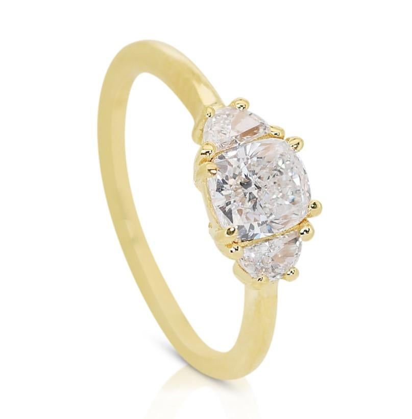 Brilliant Cut Dazzling 18K Yellow Gold 3 Stone Diamond Ring with 1.22 ct - GIA Certified For Sale