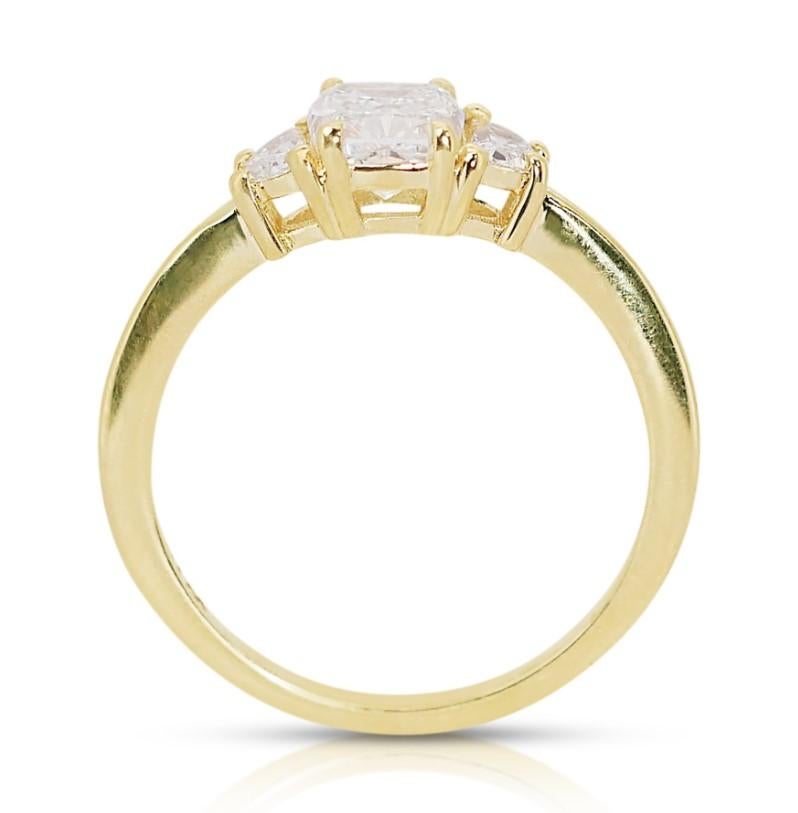 Dazzling 18K Yellow Gold 3 Stone Diamond Ring with 1.22 ct - GIA Certified For Sale 1