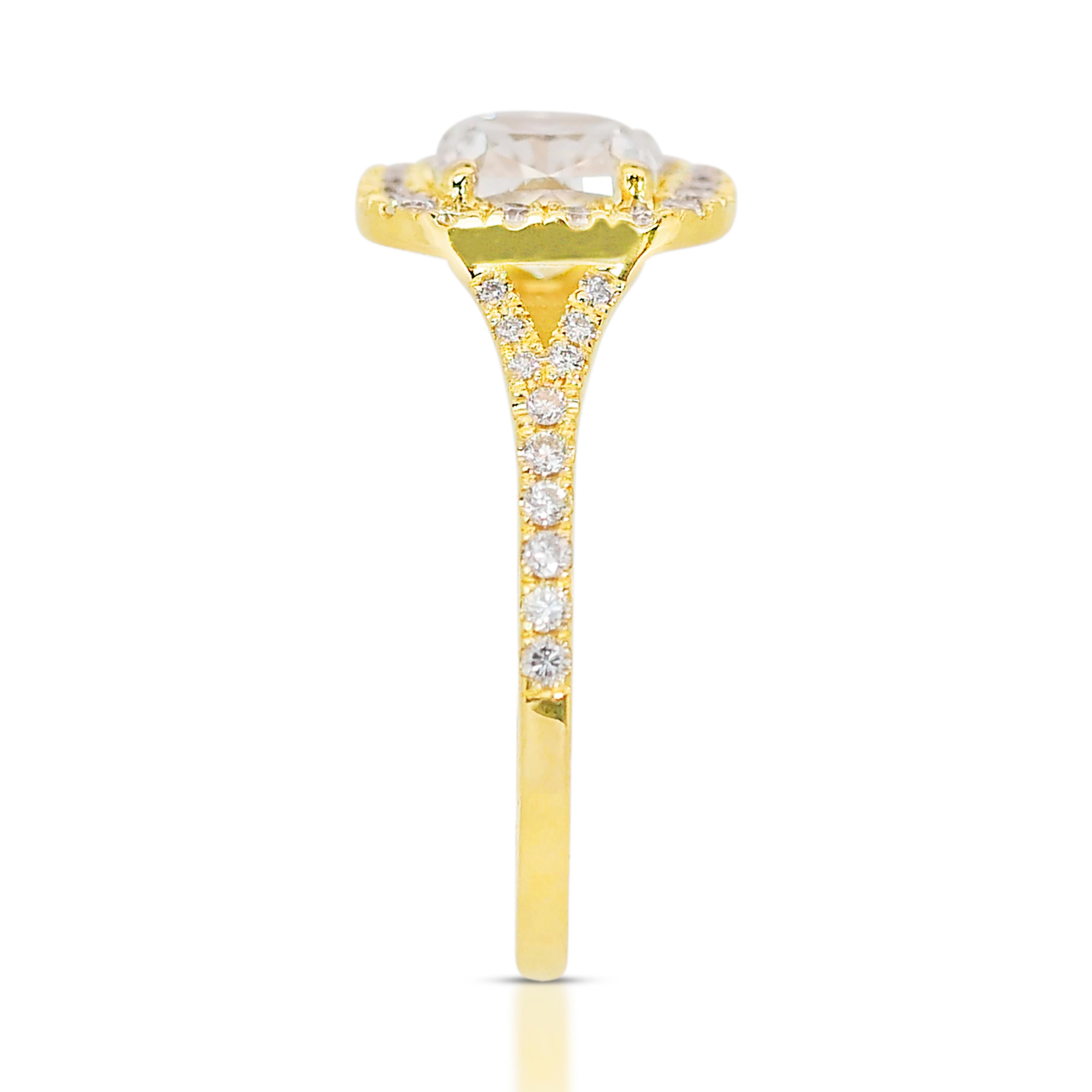 Dazzling 18k Yellow Gold Diamond Halo Ring w/1.85 ct - IGI Certified For Sale 2