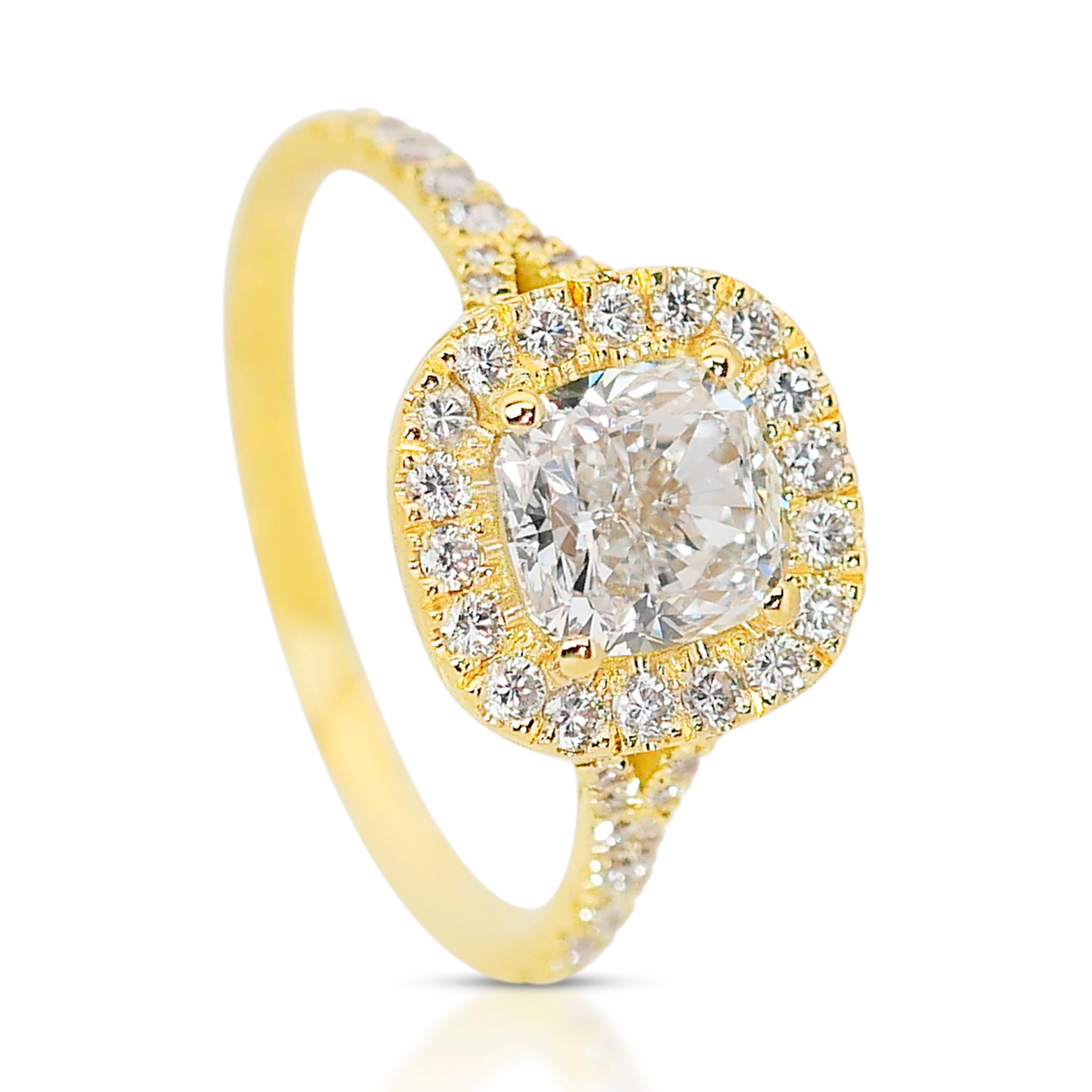 Dazzling 18k Yellow Gold Diamond Halo Ring w/1.85 ct - IGI Certified For Sale 3