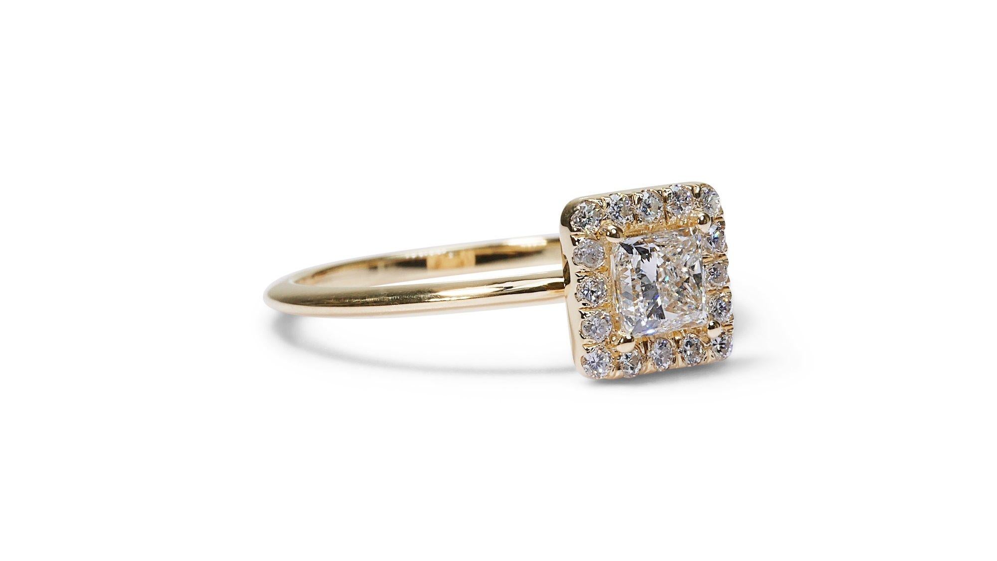 Dazzling 18k Yellow gold Halo Princess Ring w/ 0.67 ct natural diamonds AIG Cert In New Condition For Sale In רמת גן, IL