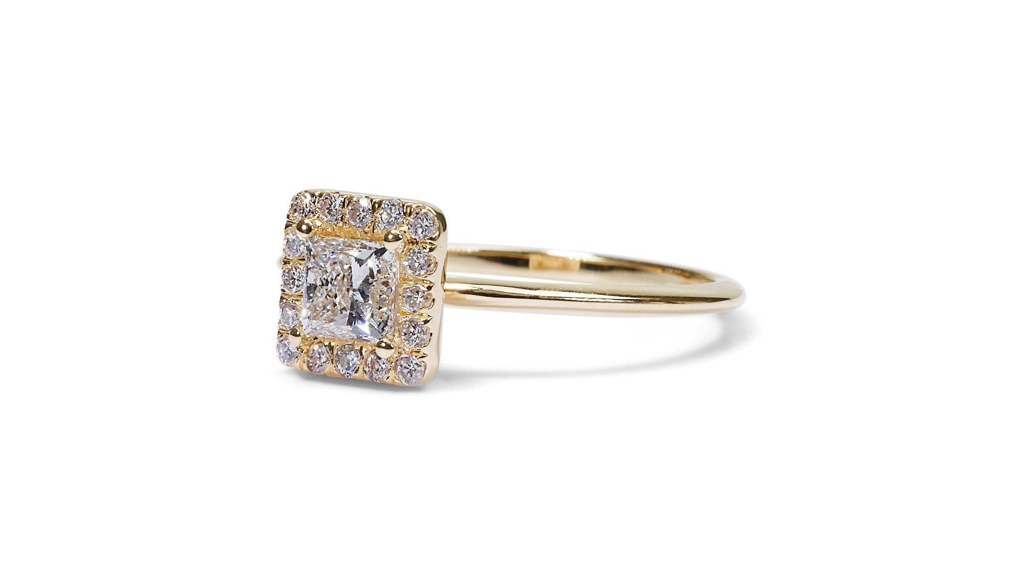 Women's Dazzling 18k Yellow gold Halo Princess Ring w/ 0.67 ct natural diamonds AIG Cert For Sale