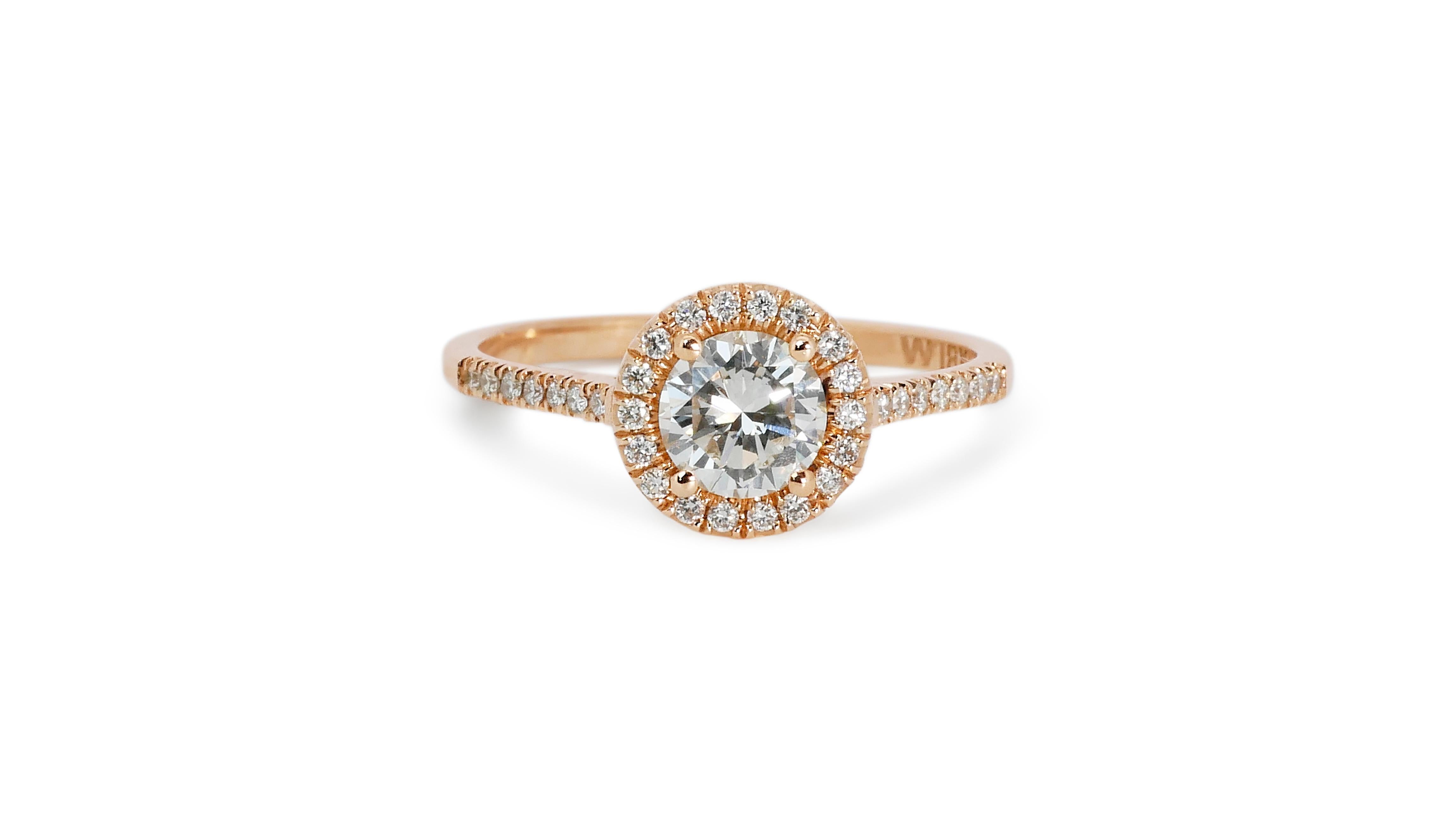 Round Cut Dazzling 18k Yellow Gold Halo Ring w/ 0.84ct Natural Diamonds AIG Certificate For Sale