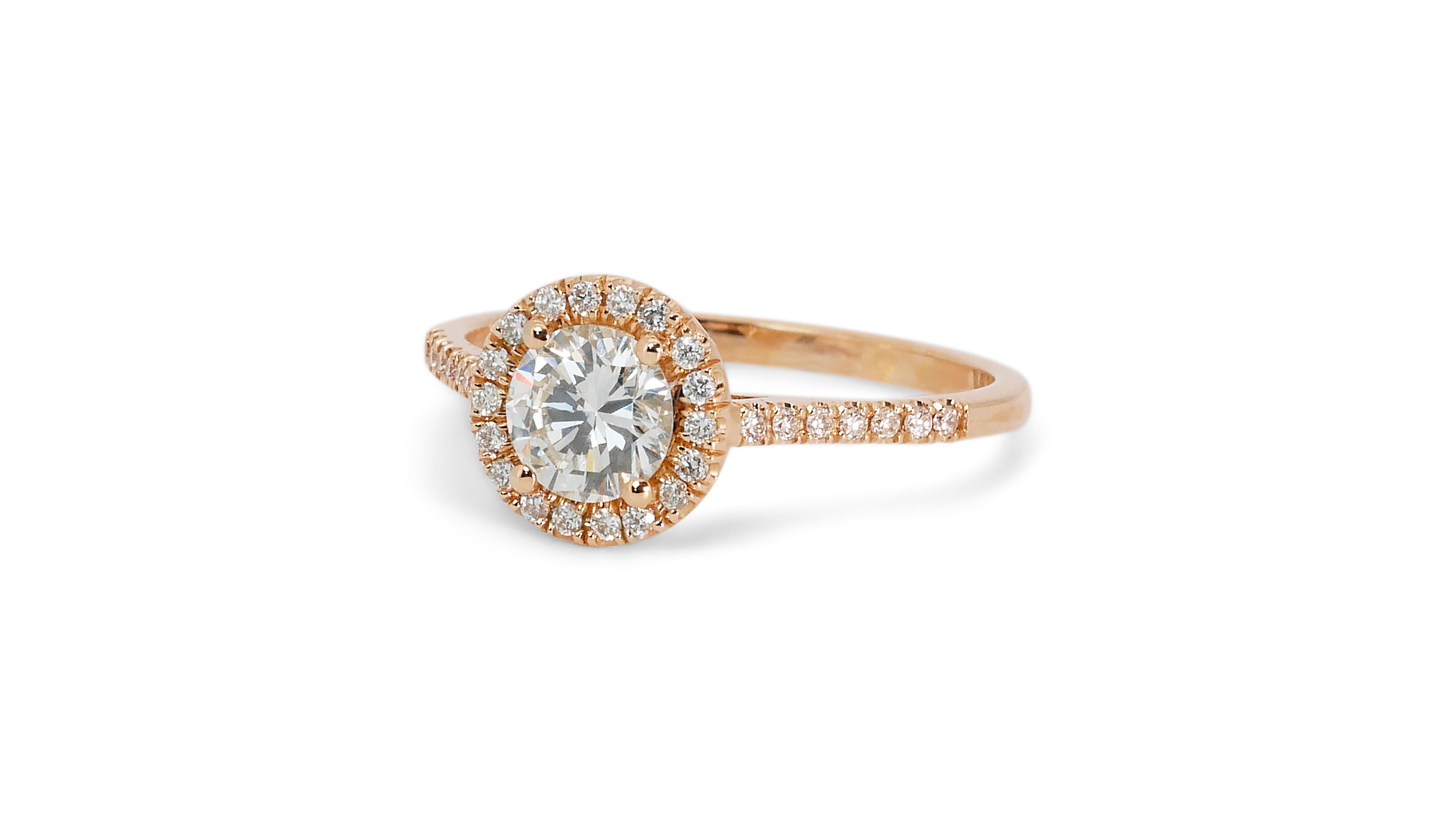Dazzling 18k Yellow Gold Halo Ring w/ 0.84ct Natural Diamonds AIG Certificate In New Condition For Sale In רמת גן, IL