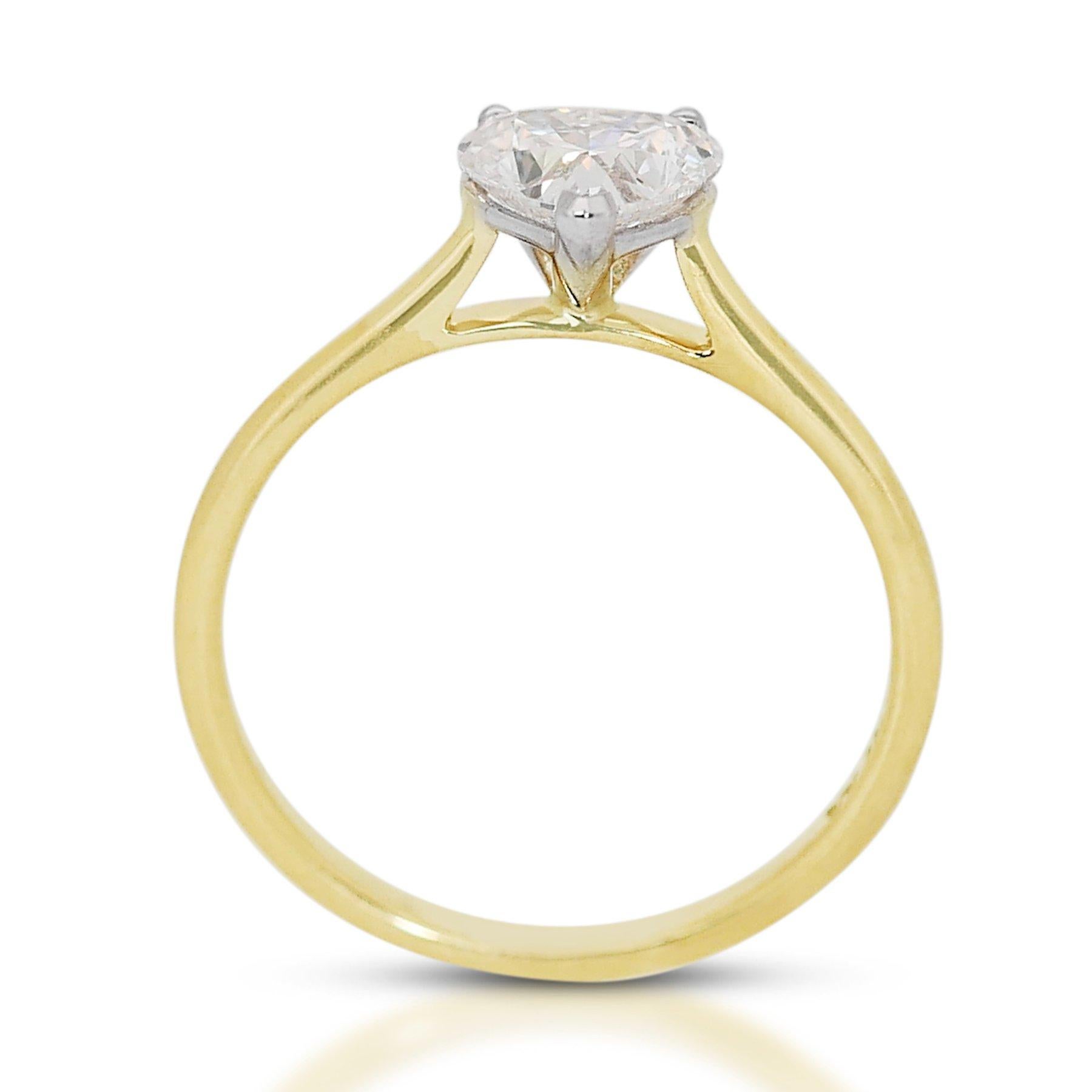 Éblouissante bague en or jaune 18 carats avec diamant naturel en forme de cœur de 1,00 carat, certifié GIA Neuf - En vente à רמת גן, IL