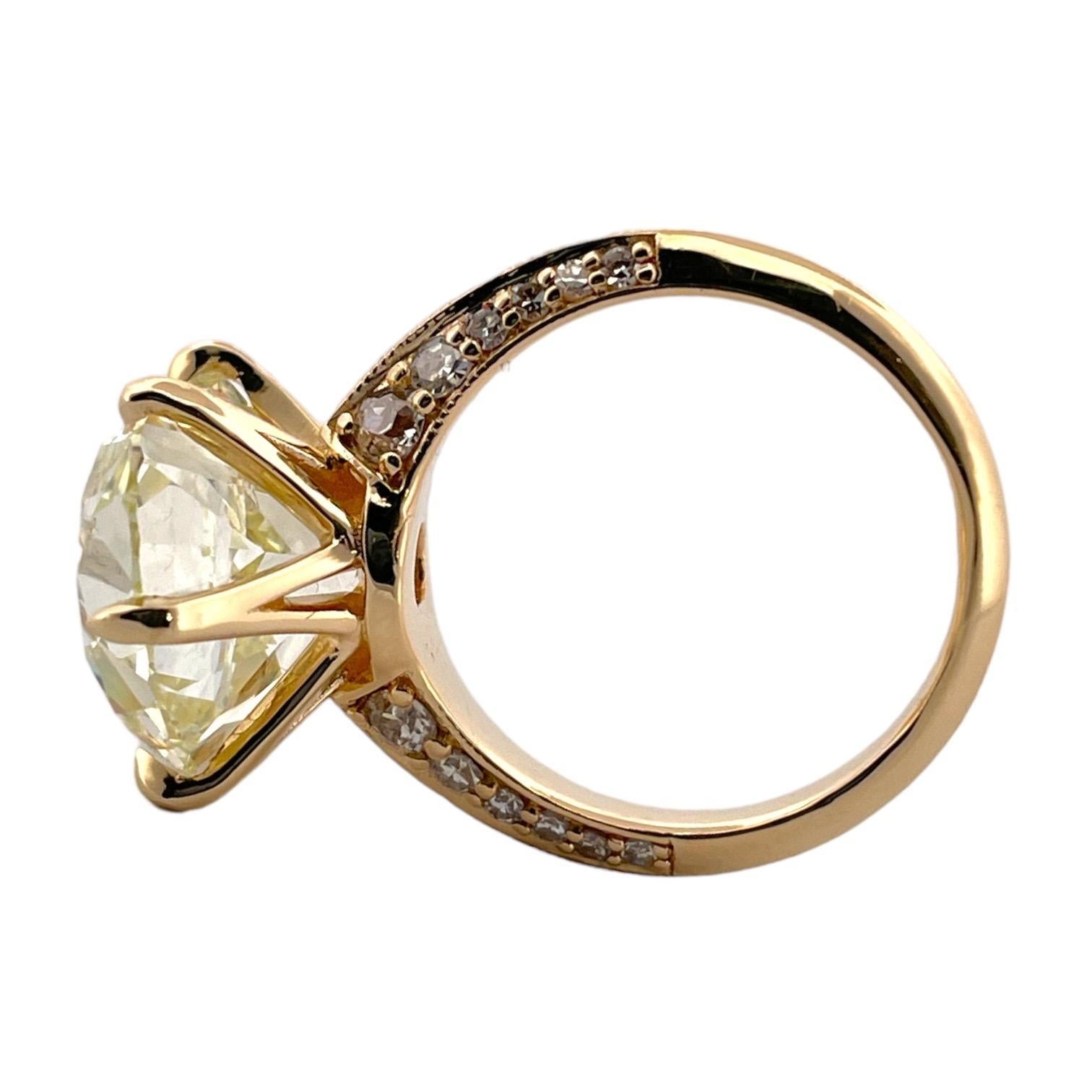 18K Yellow Gold Ring Adorned with 10.08 Carat Natural Diamonds retail $460000 In Excellent Condition For Sale In New York, NY