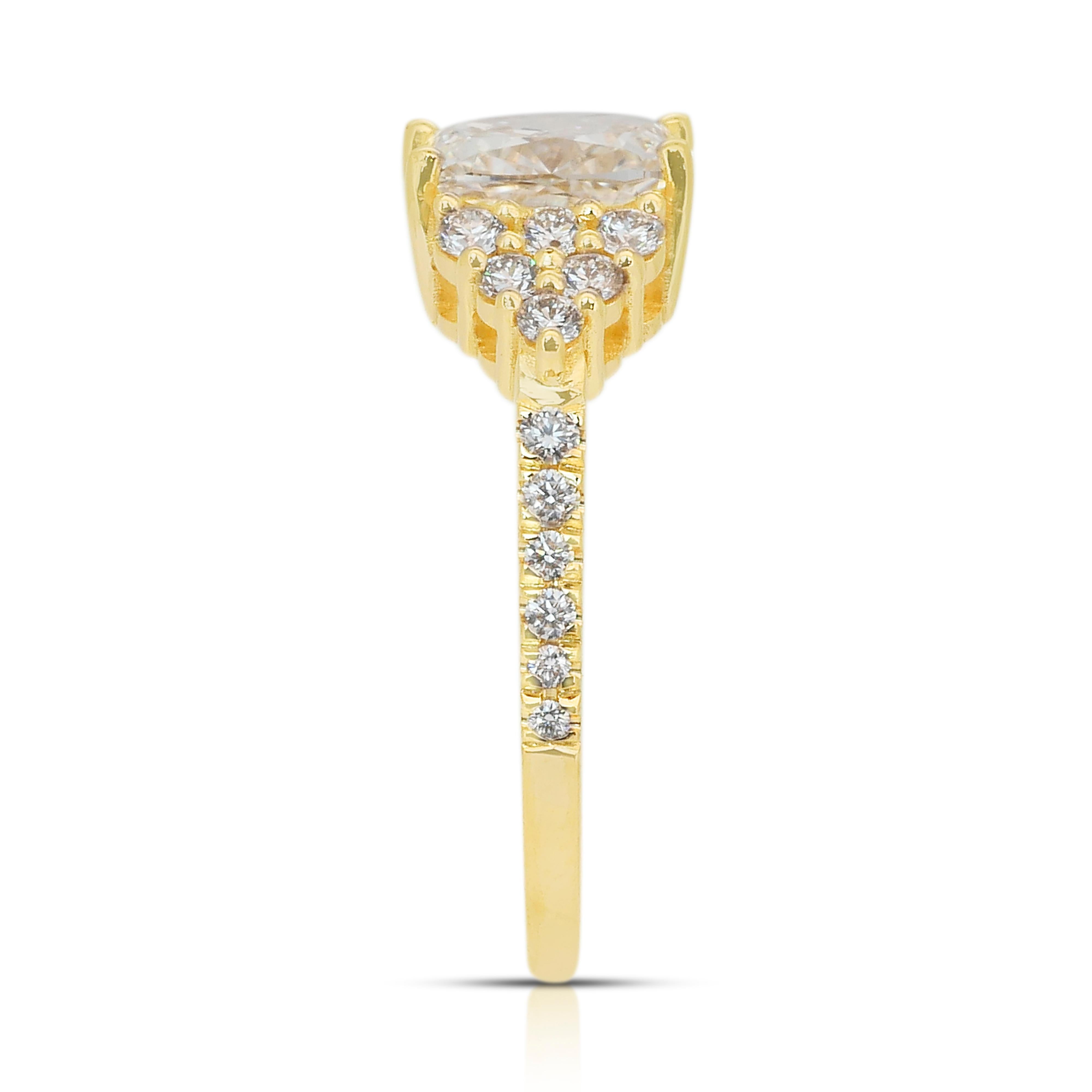 Éblouissante bague en or jaune 18 carats de 1,96 ct de diamants naturels - certifiée IGI en vente 2