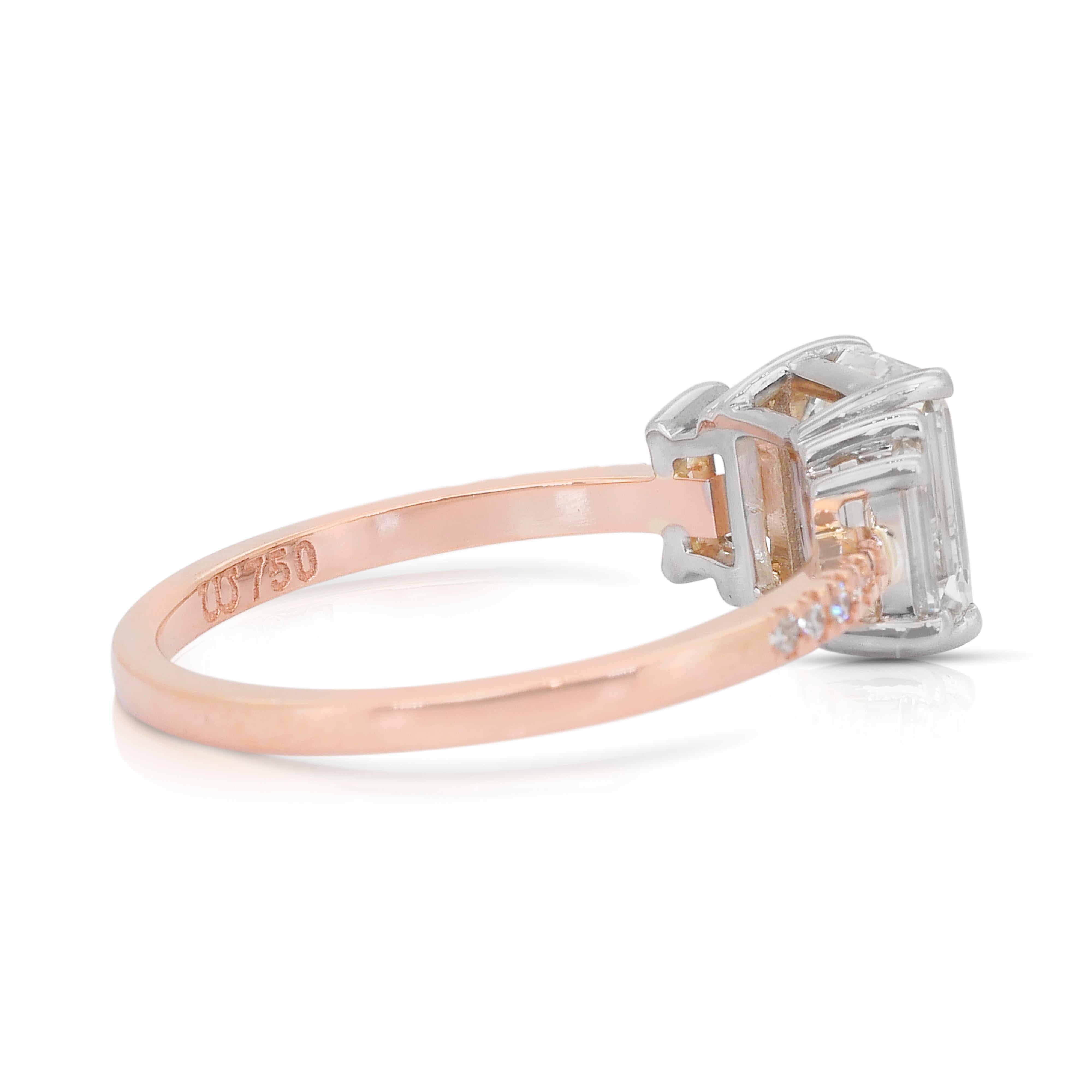 Anello a tre pietre con 2,12 carati di diamanti in oro rosa e bianco 18 carati - Certificato IGI In condizioni Nuovo in vendita a רמת גן, IL