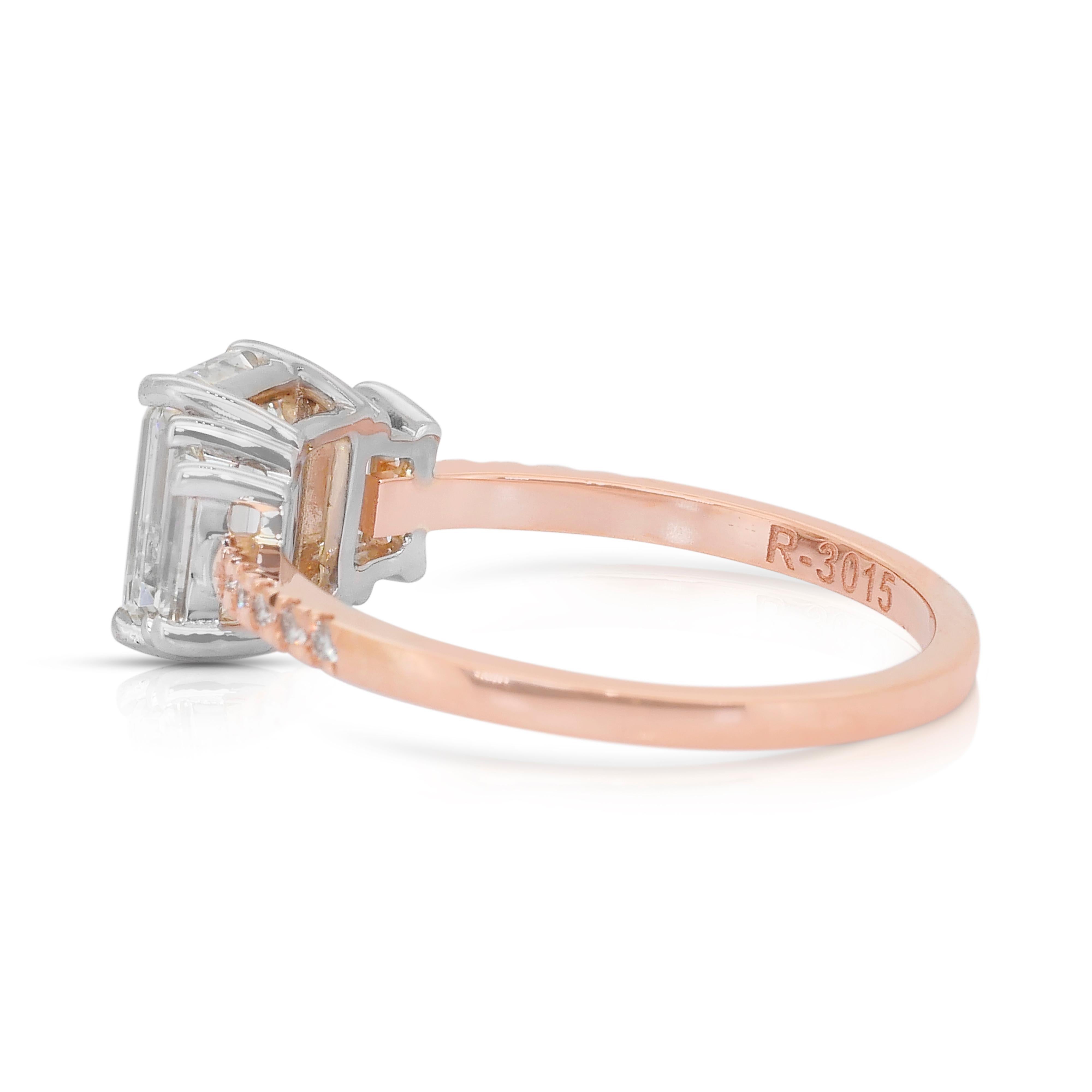 Anello a tre pietre con 2,12 carati di diamanti in oro rosa e bianco 18 carati - Certificato IGI in vendita 1