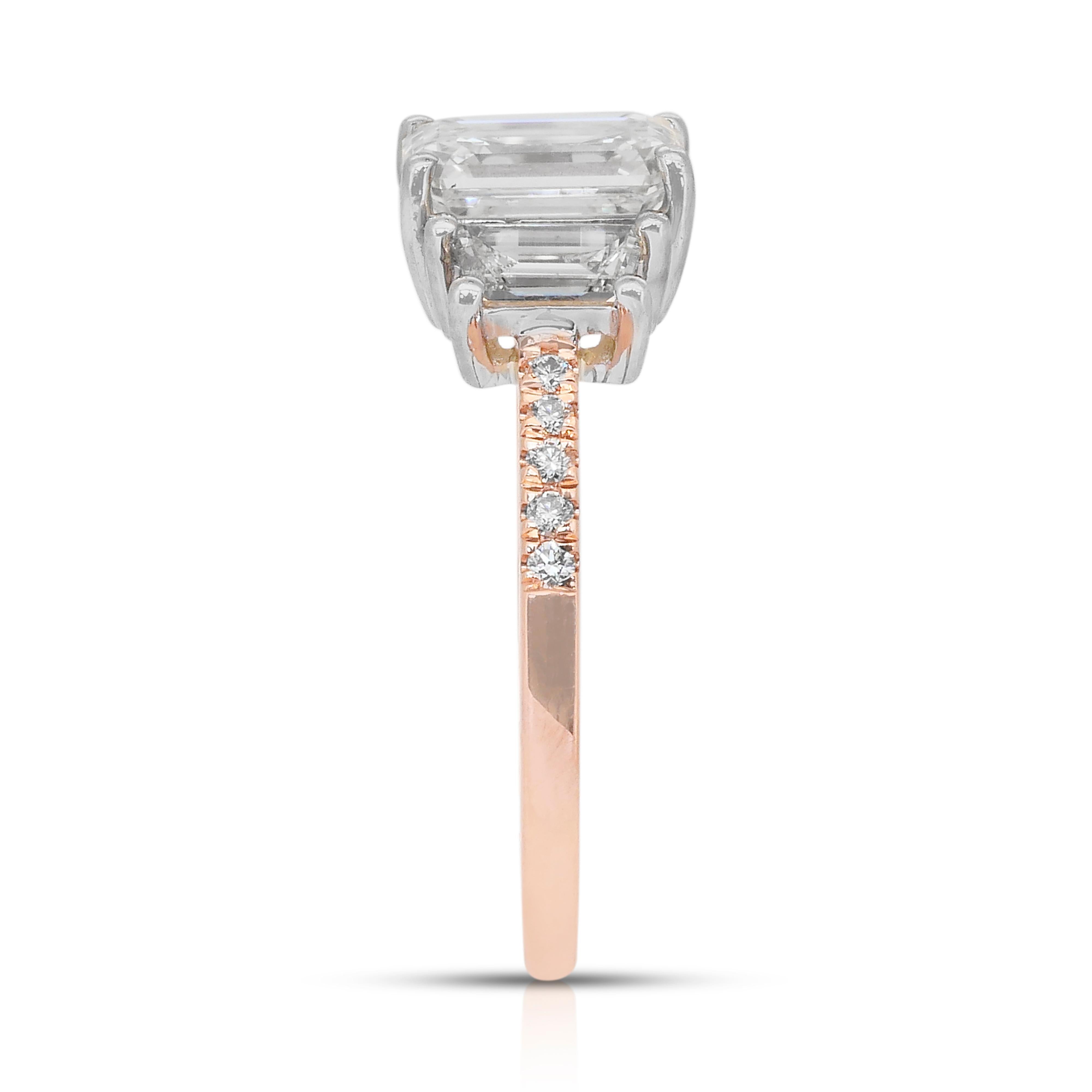Anello a tre pietre con 2,12 carati di diamanti in oro rosa e bianco 18 carati - Certificato IGI in vendita 2