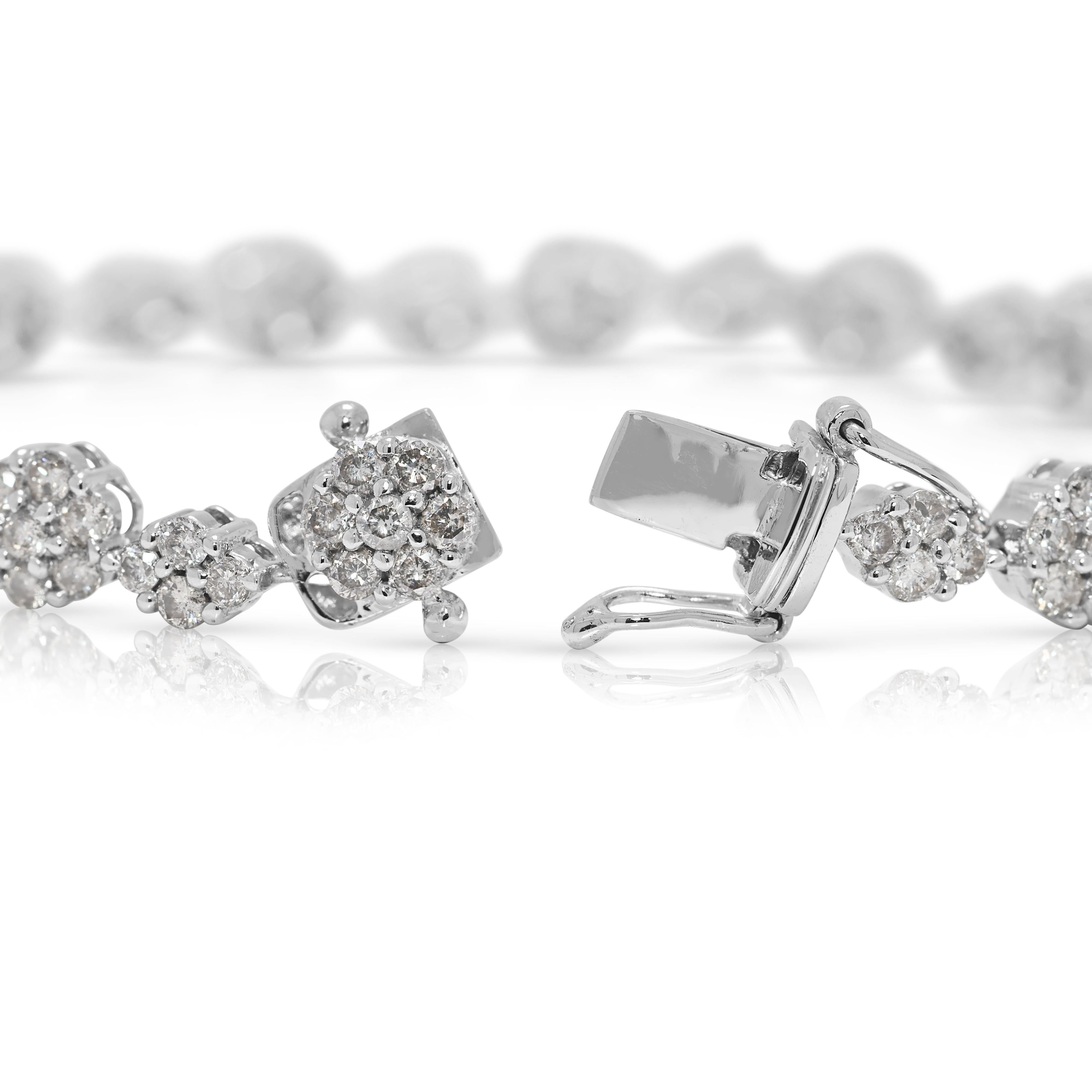 Bracelet éblouissant en or blanc 18 carats composé de diamants naturels de 2,15 ct. en vente 2