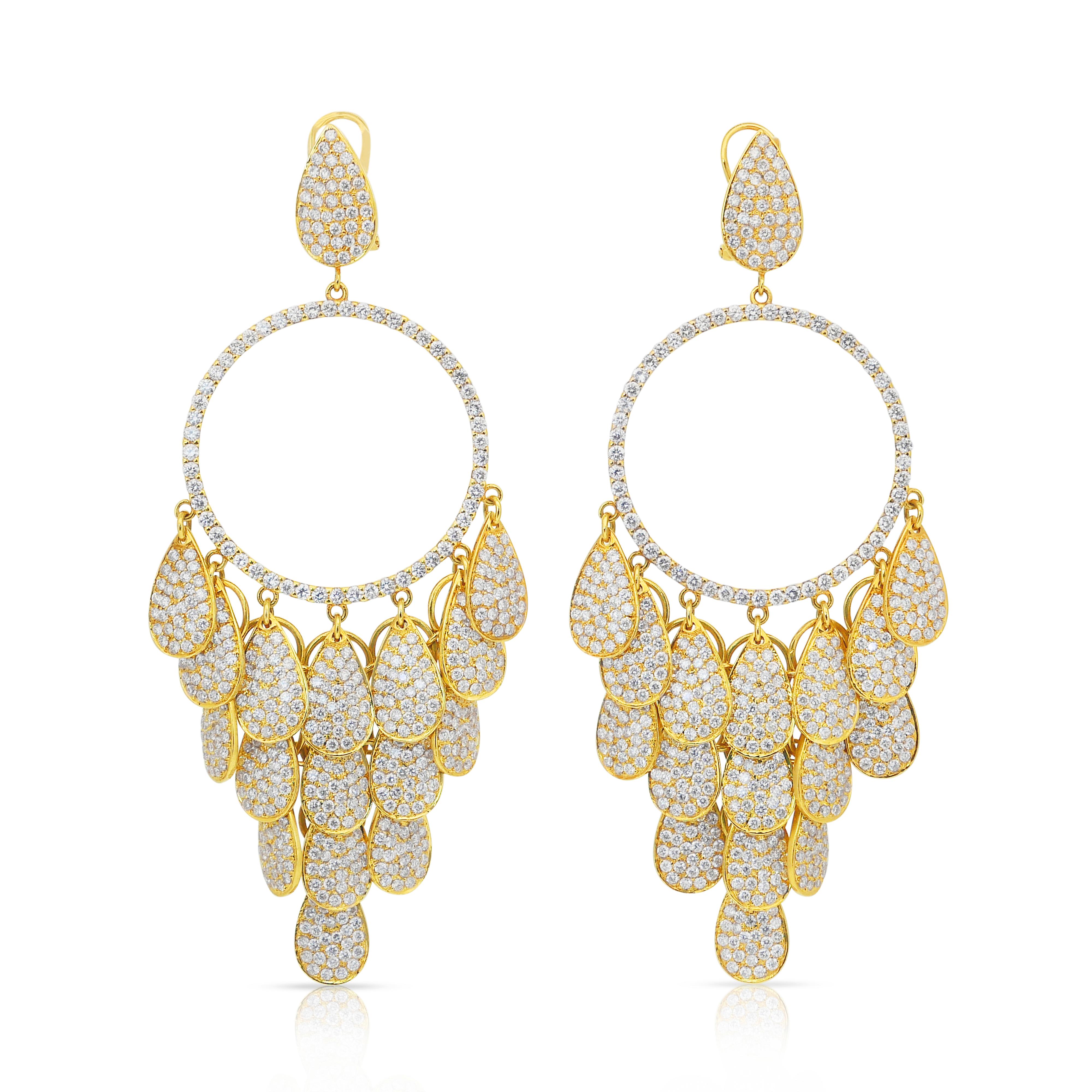 Taglio rotondo Orecchini a goccia con diamanti da 22,00ct in oro giallo 18k - certificati IGI in vendita