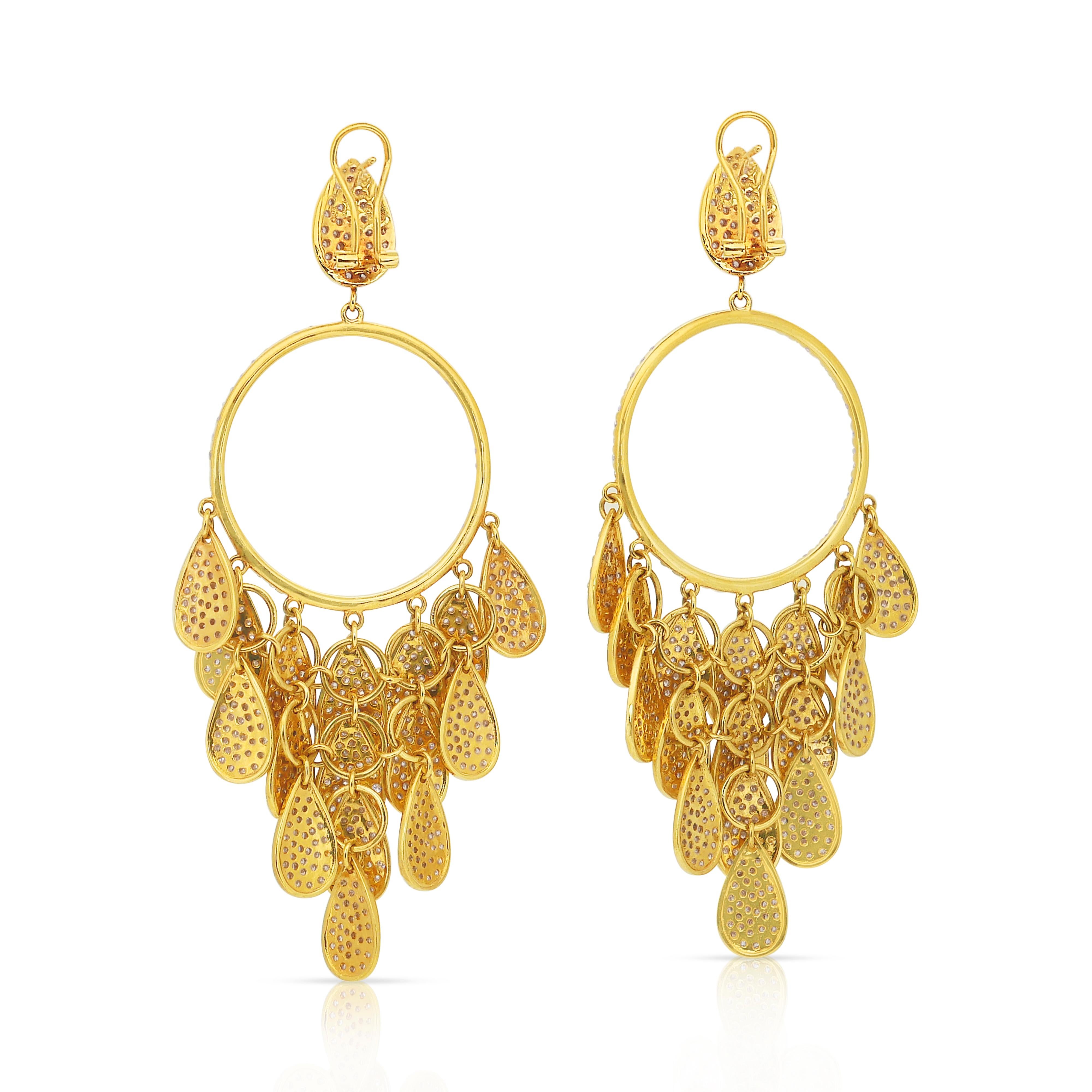 Orecchini a goccia con diamanti da 22,00ct in oro giallo 18k - certificati IGI in vendita 3