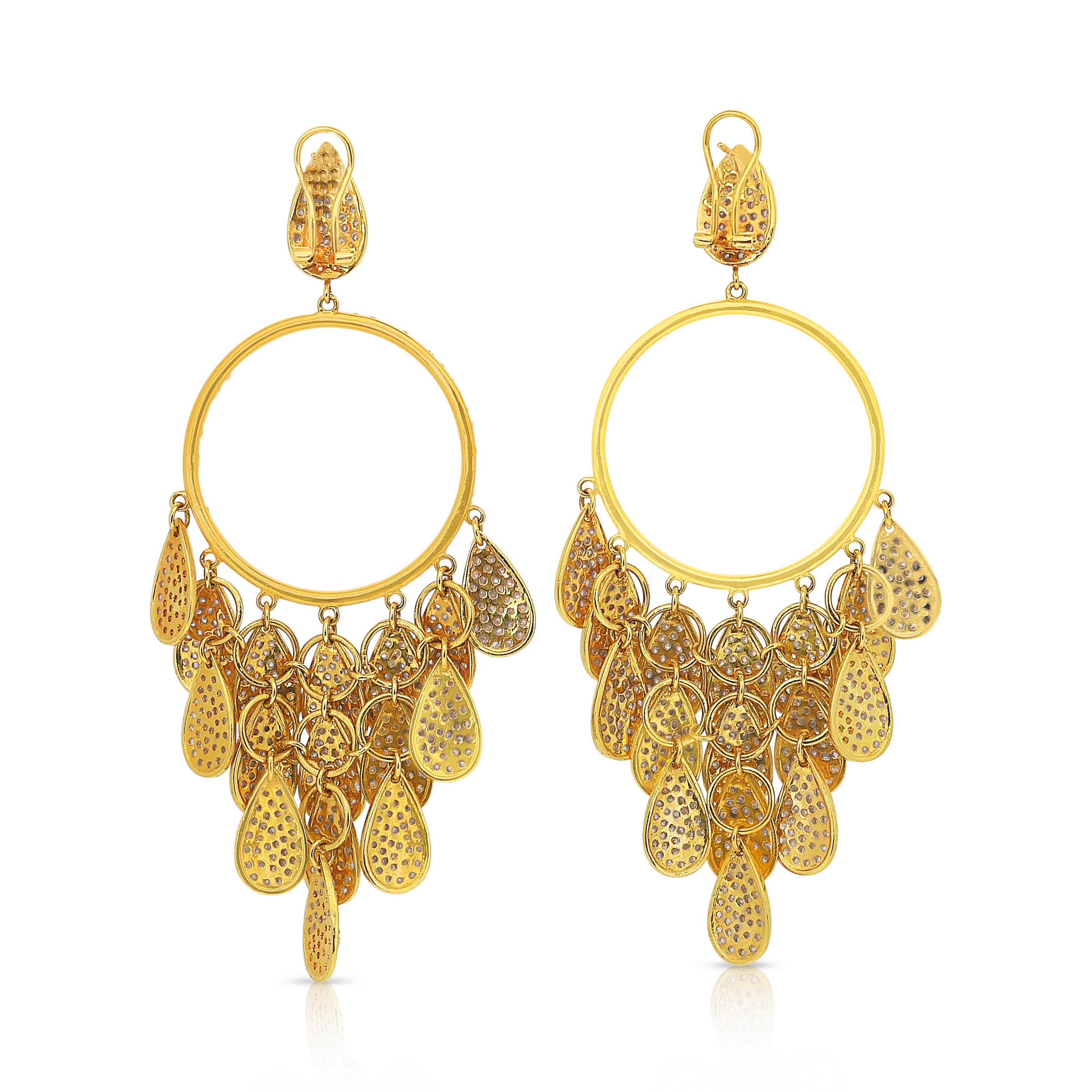 Orecchini a goccia con diamanti da 22,00ct in oro giallo 18k - certificati IGI in vendita 4