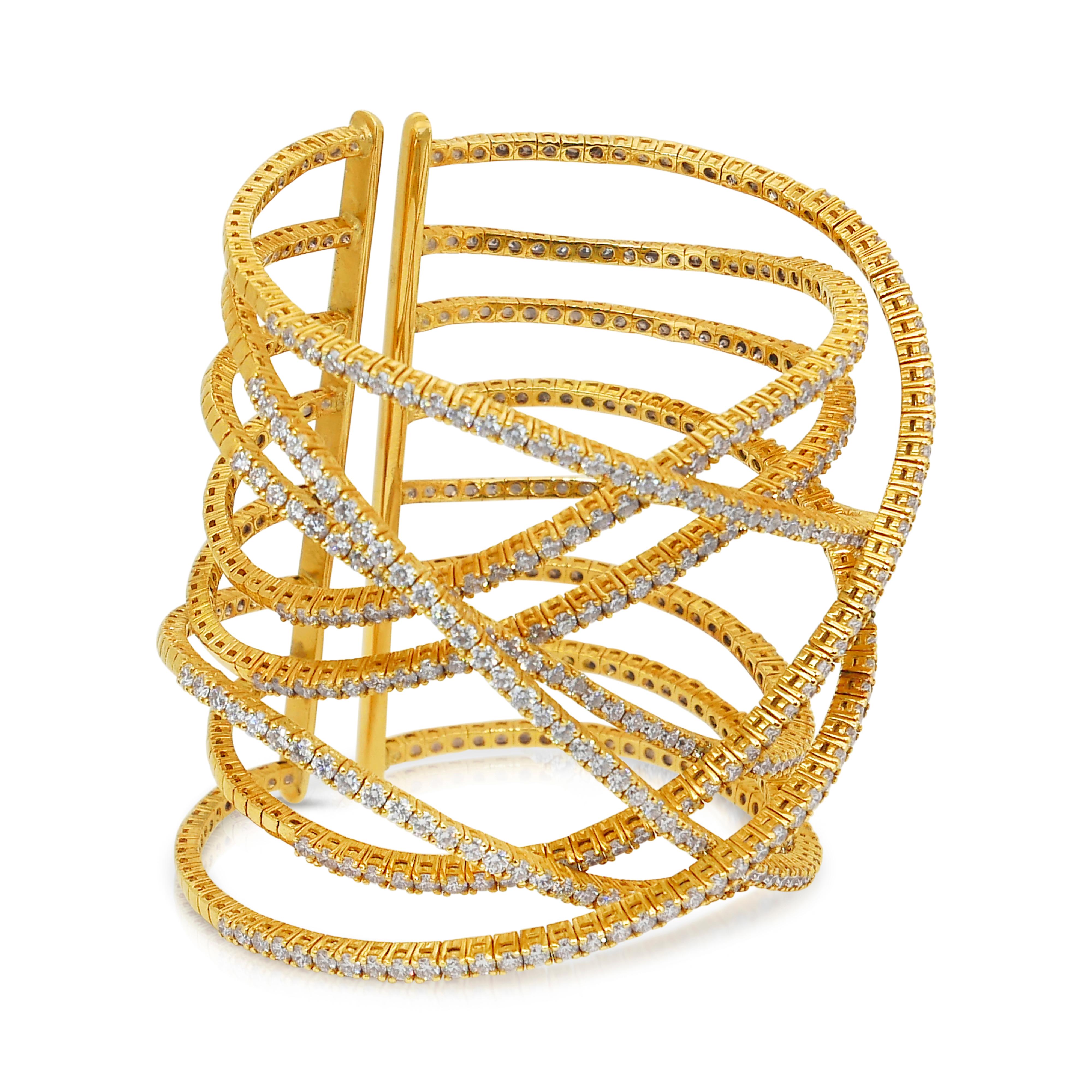 Eblouissant bracelet en or jaune 18k serti de 22,36ct de diamants naturels - certifié IGI

Laissez-vous séduire par la beauté de cet époustouflant bracelet en or jaune 18 carats, orné de 368 diamants ronds méticuleusement sertis pour un total de