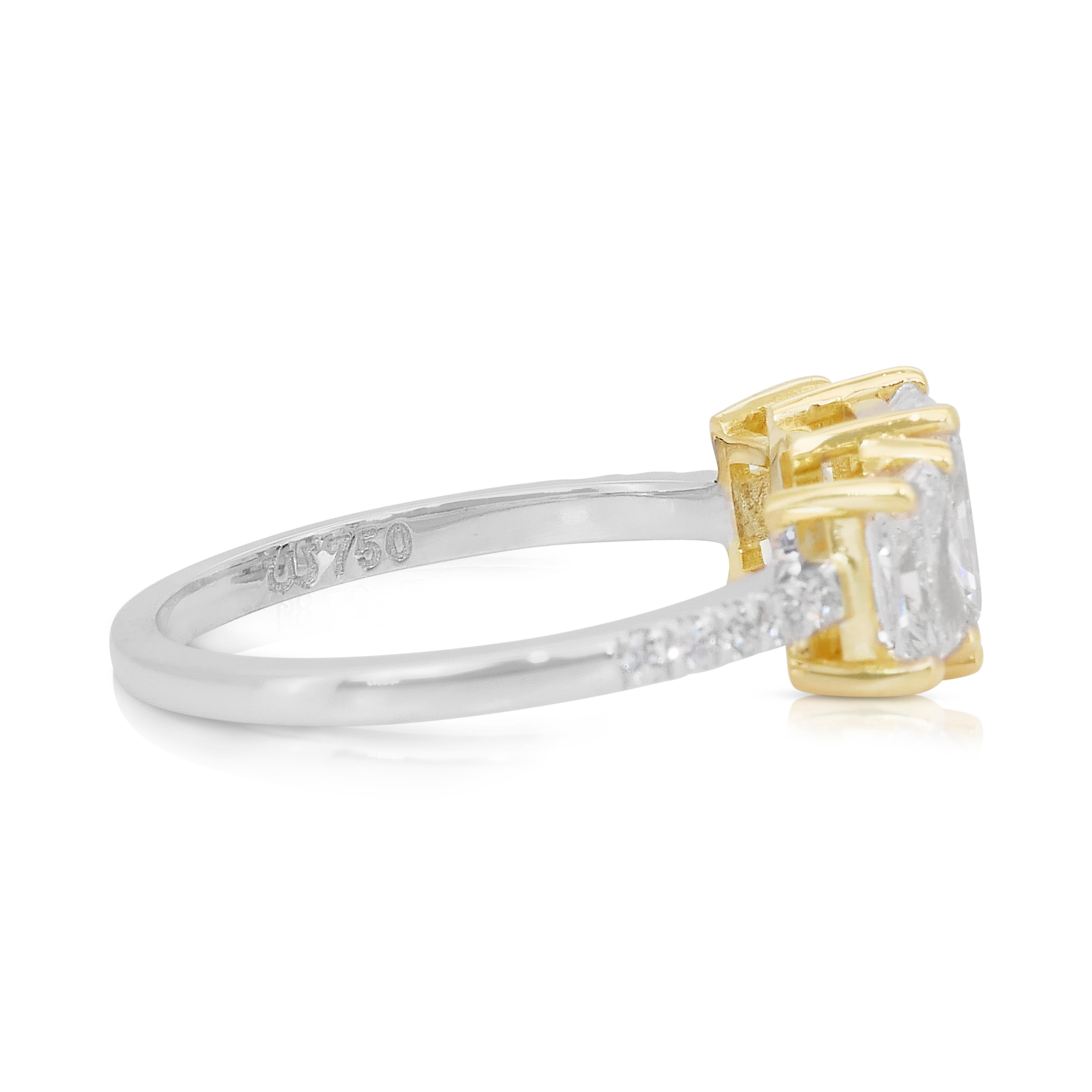Taille radiant Bague à 3 pierres éblouissante en or blanc et jaune 18 carats avec diamants 2,24 carats en vente