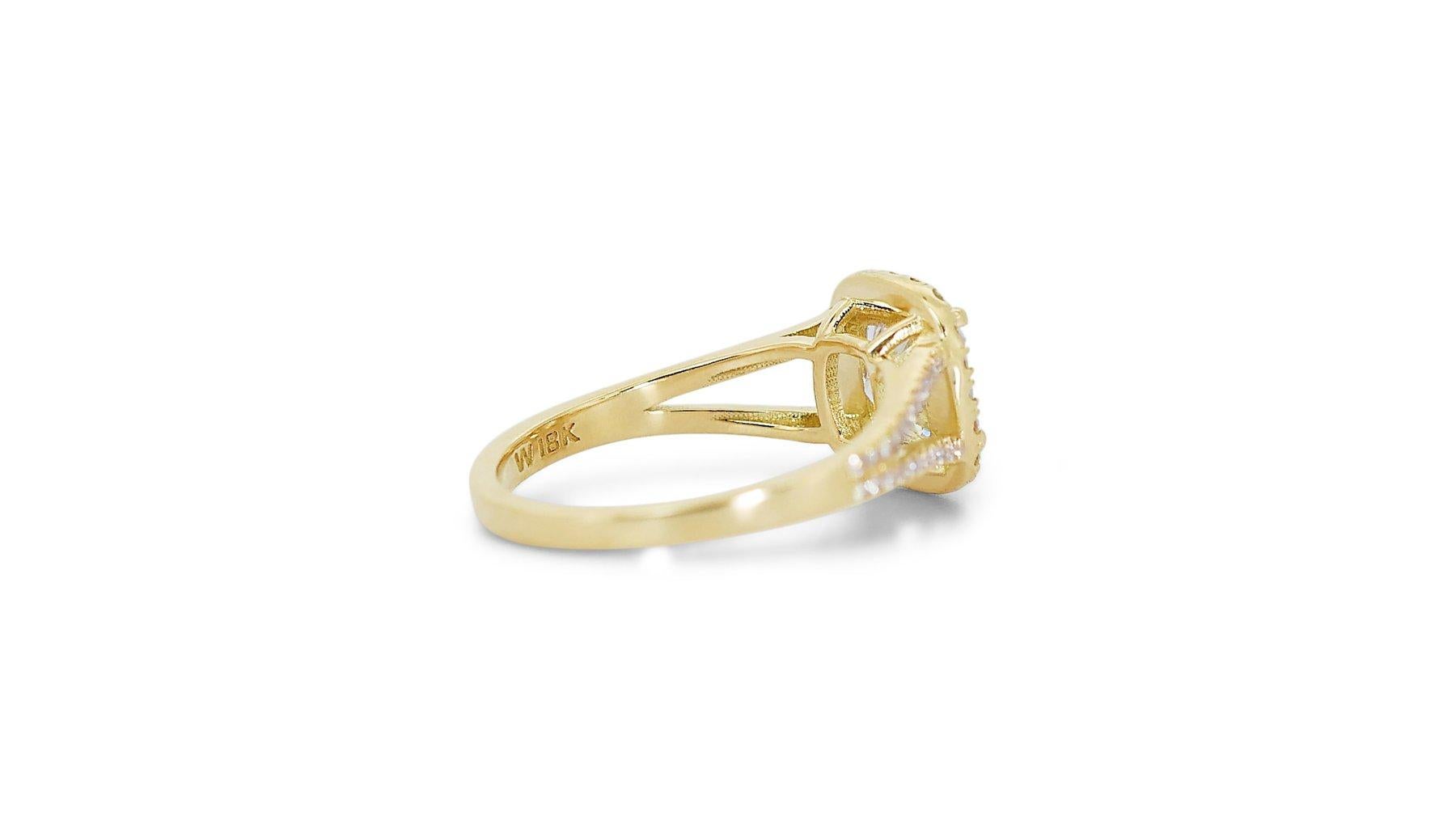 Dazzling 2.31ct Diamonds Halo Ring in 18k Yellow Gold - GIA Certified

Experience timeless elegance with this exquisite 18k yellow gold halo ring, featuring a dazzling 2.01-carat cushion-cut diamond ensuring brilliant light and exceptional purity.