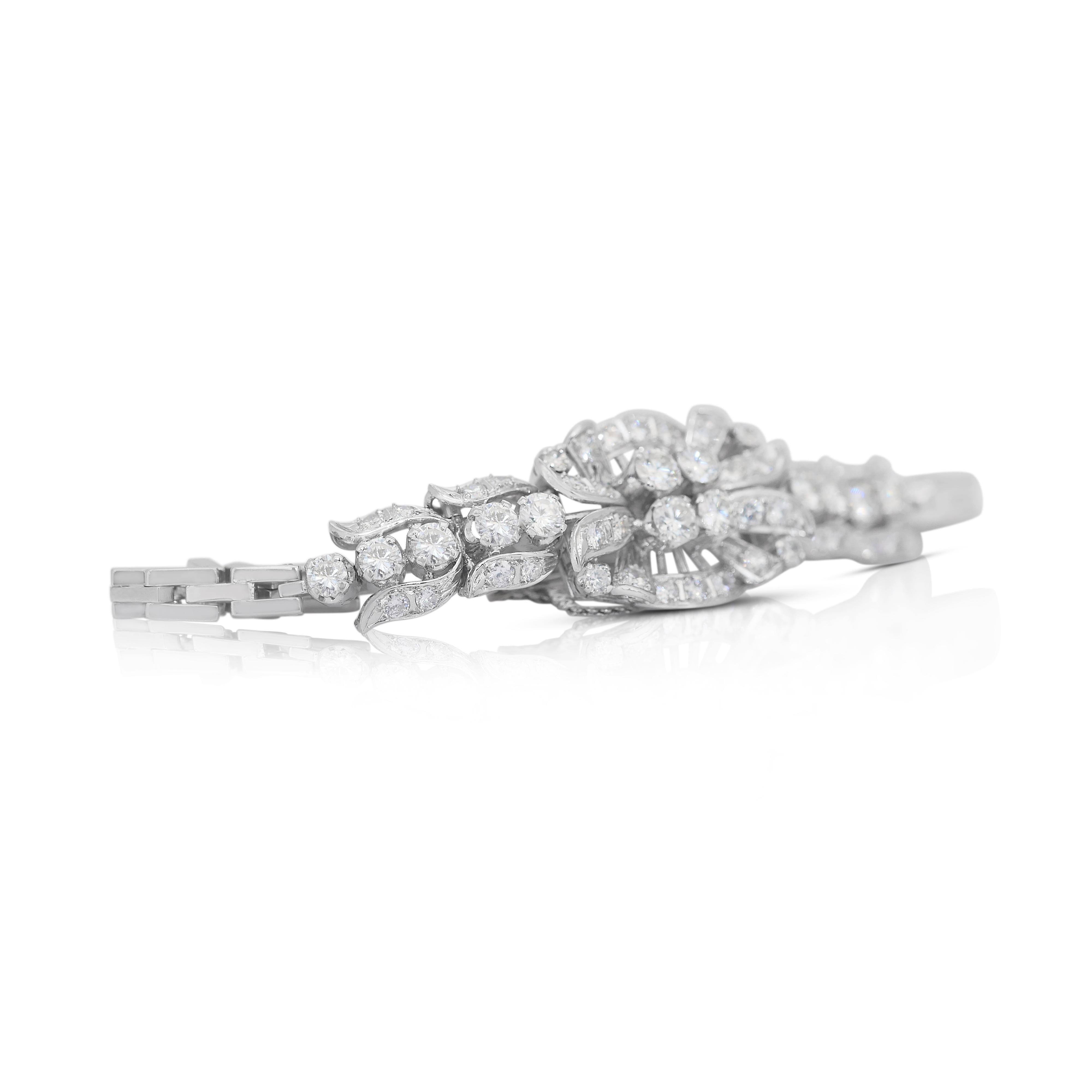 Round Cut Dazzling 2.40ct Diamonds Bracelet in Platinum - IGI Certified For Sale