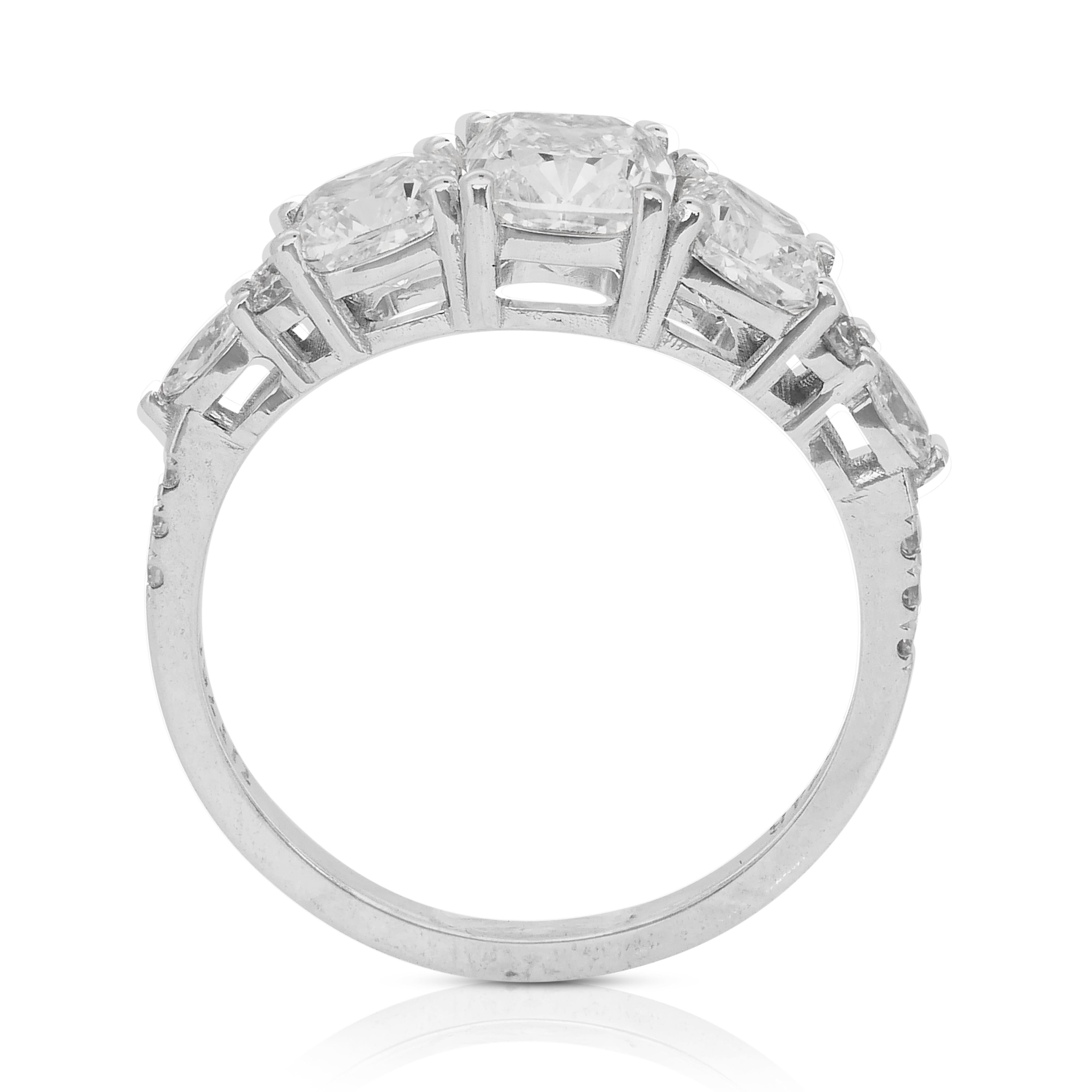 Anello con 2,47 carati di diamanti in oro bianco 18 carati - Certificato IGI in vendita 4