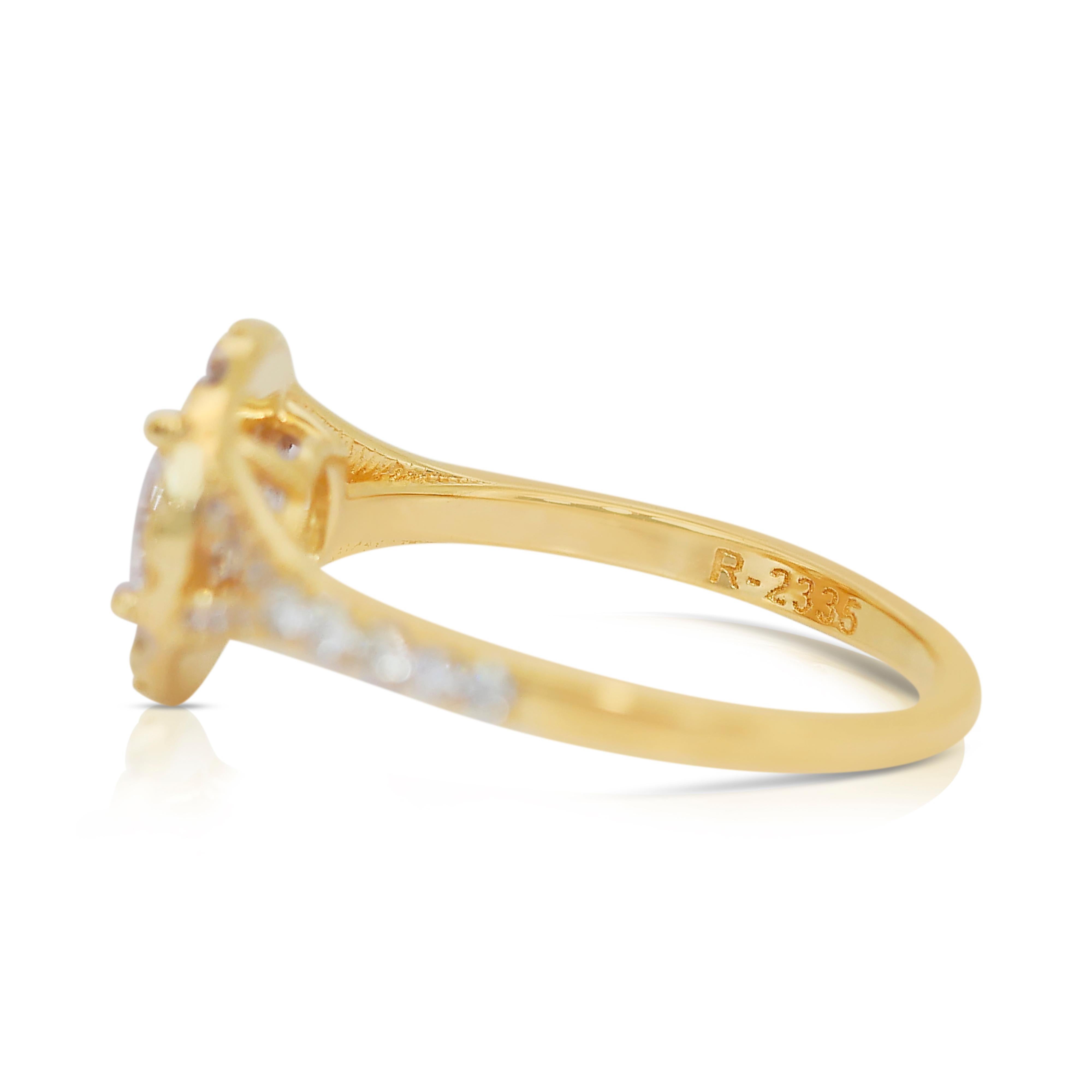 Dazzling 2.47ct Triple Excellent Ideal Cut Diamonds Halo Ring in 18k Yellow Gold In New Condition In רמת גן, IL