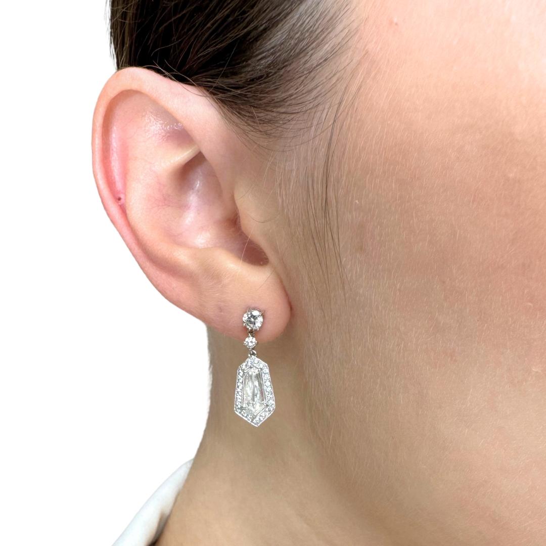 Pendants d'oreilles éblouissants en or blanc 18 carats de 2,48 ct de diamants - certifiés IGI en vente 5