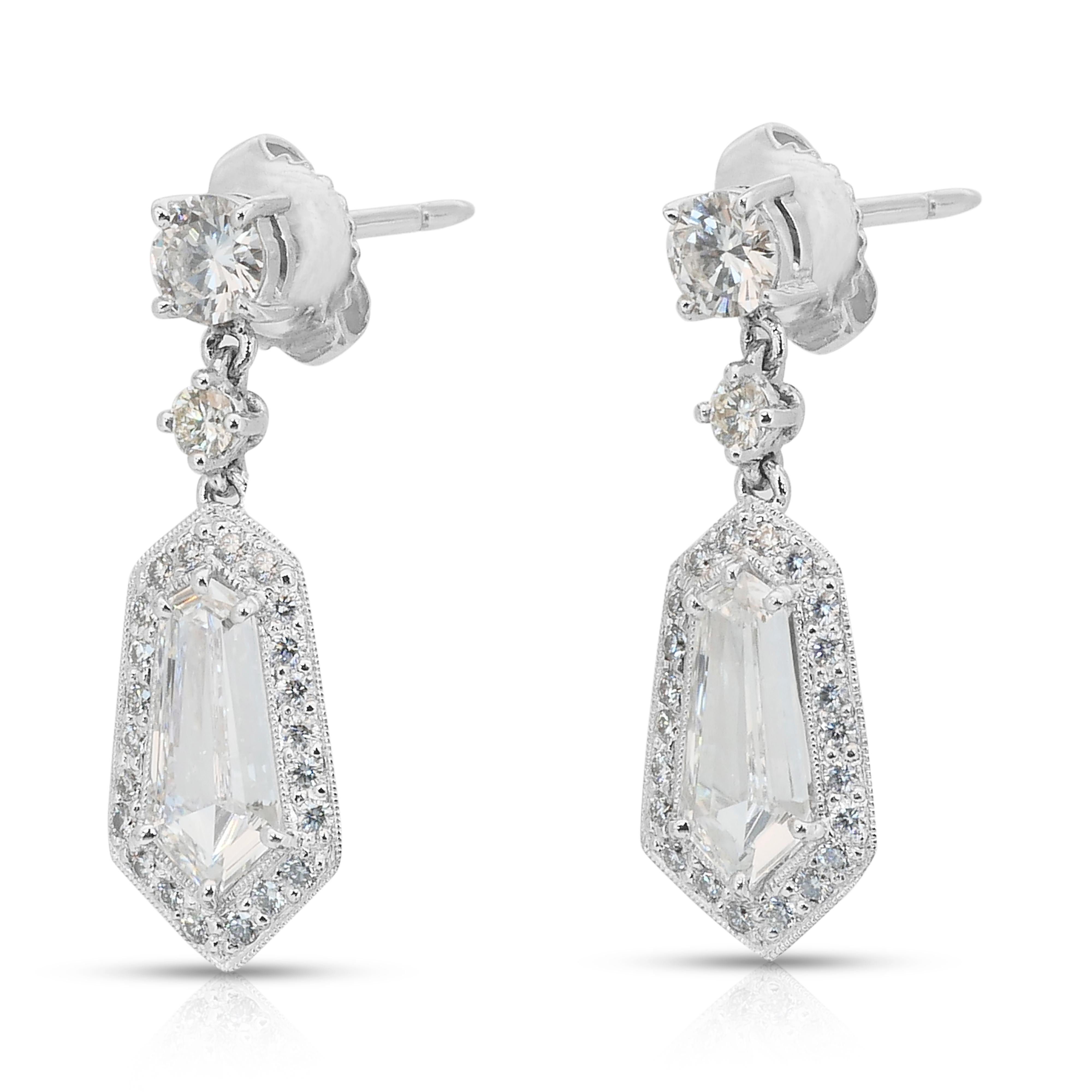 Pendants d'oreilles éblouissants en or blanc 18 carats de 2,48 ct de diamants - certifiés IGI Neuf - En vente à רמת גן, IL